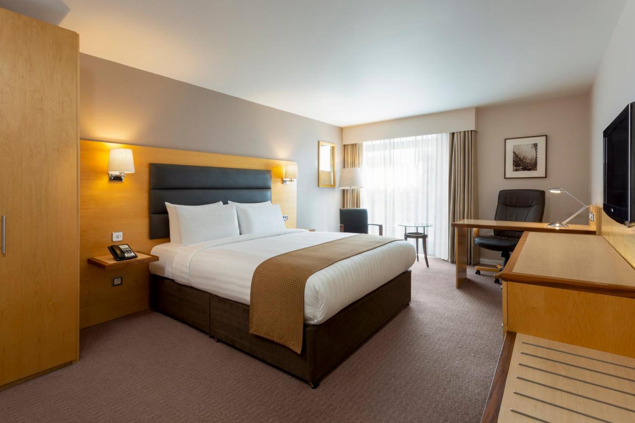 Premium King Room with Balcony and Canal View - Photo 21