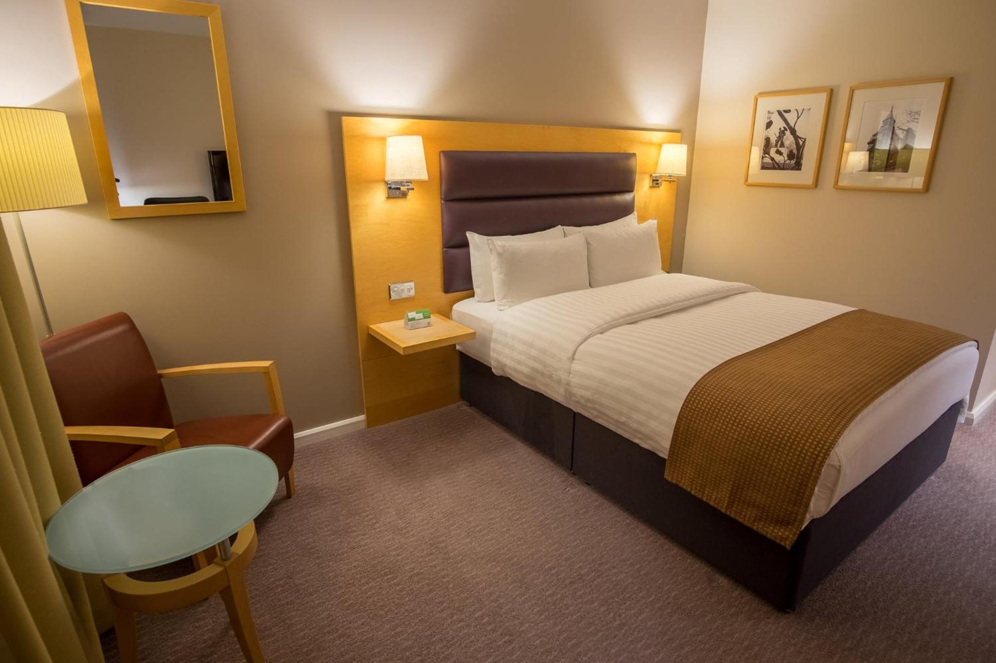 Standard Queen Room - Photo 12