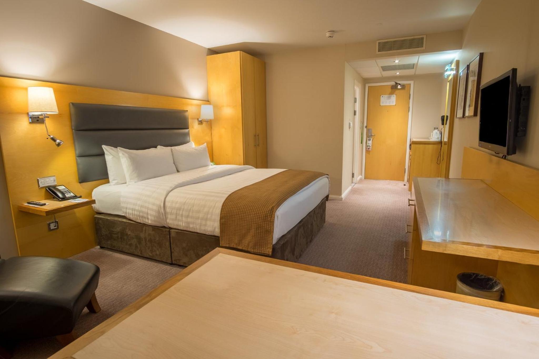 Premium King Room with Balcony and Canal View - Photo 14
