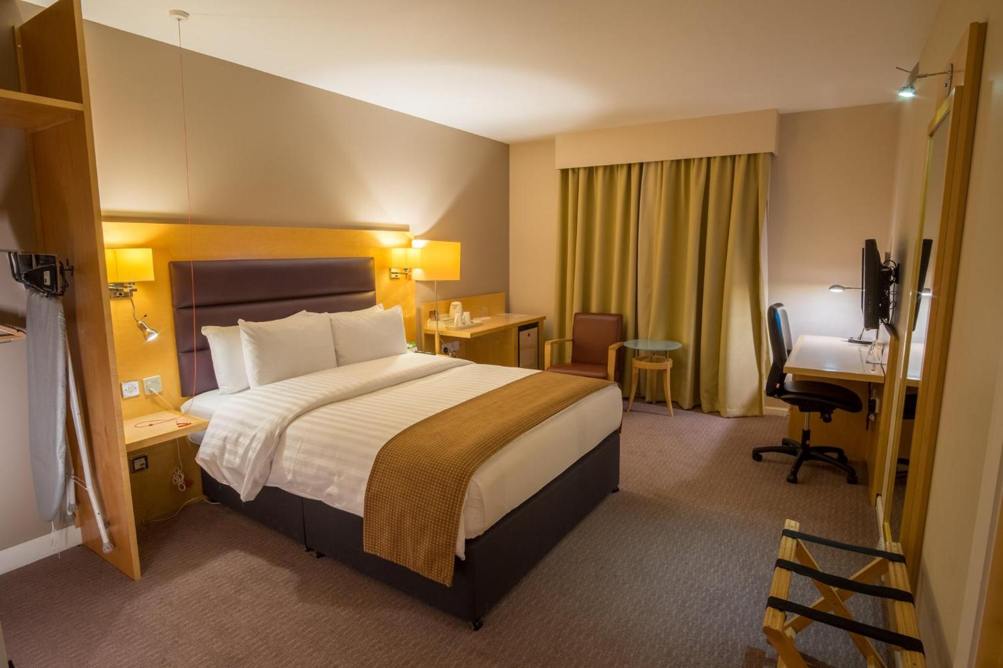 Standard Double Room - Disability Access - Photo 4