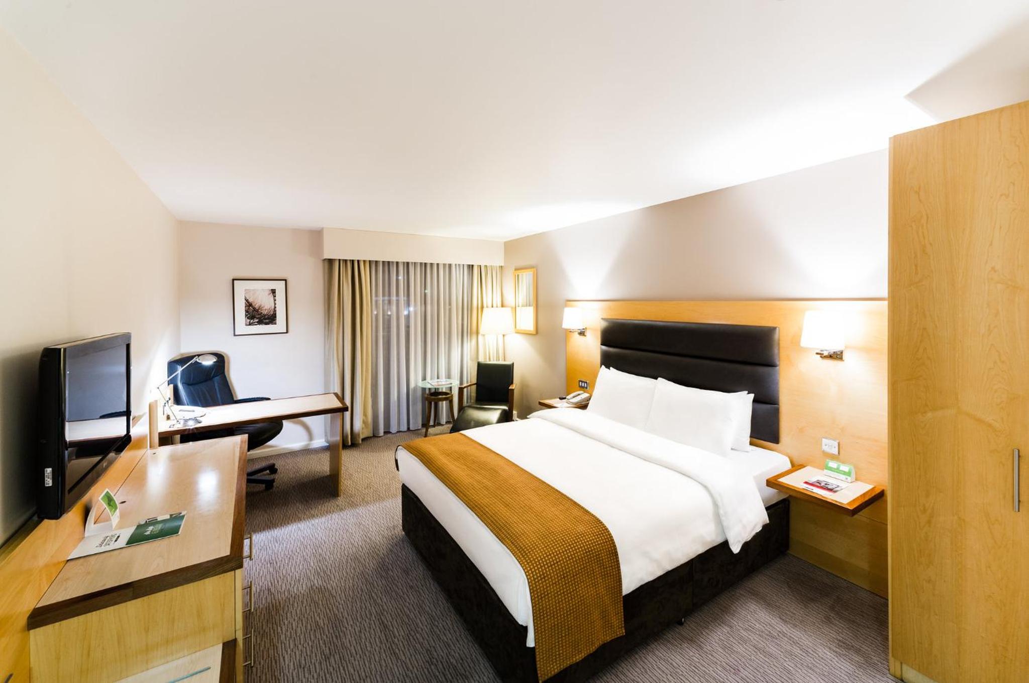 Premium King Room with Balcony and Canal View - Photo 1
