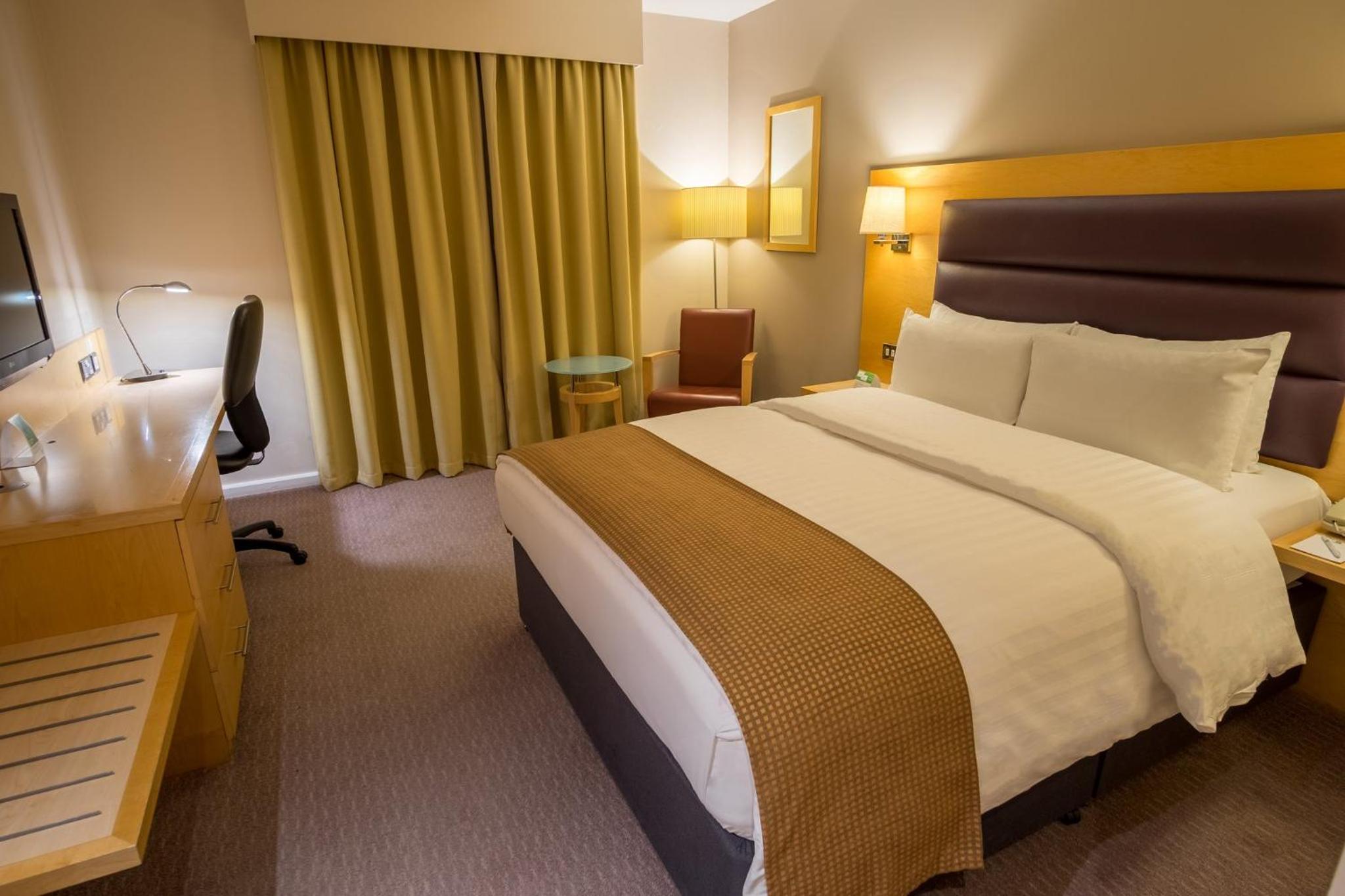 Standard Queen Room - Photo 14
