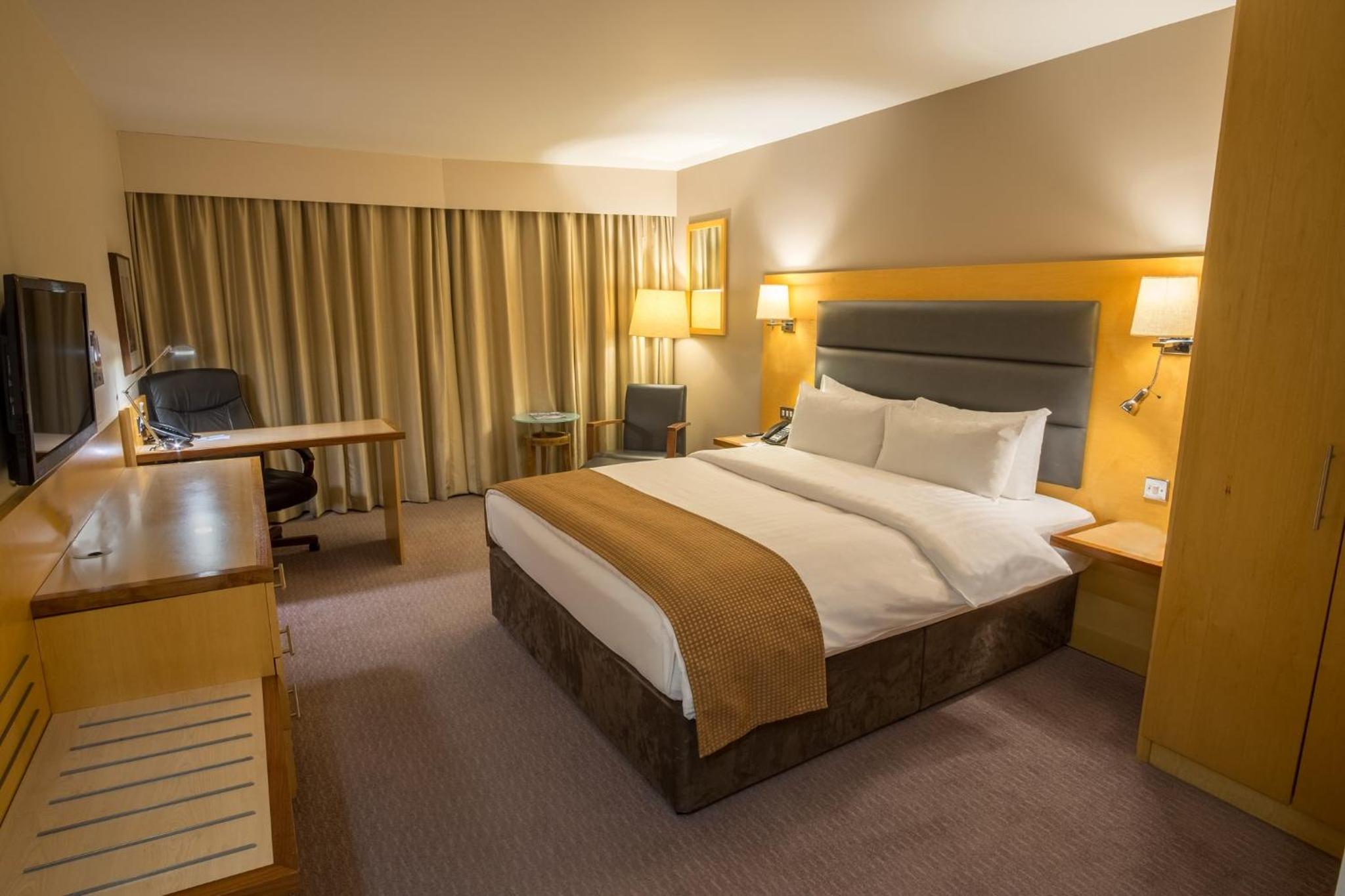 Premium King Room with Balcony and Canal View - Photo 35