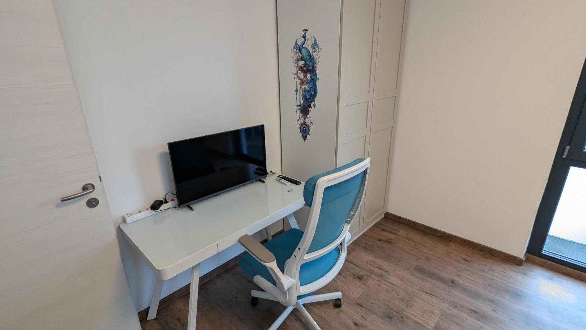 One-Bedroom Apartment with Balcony photo 2