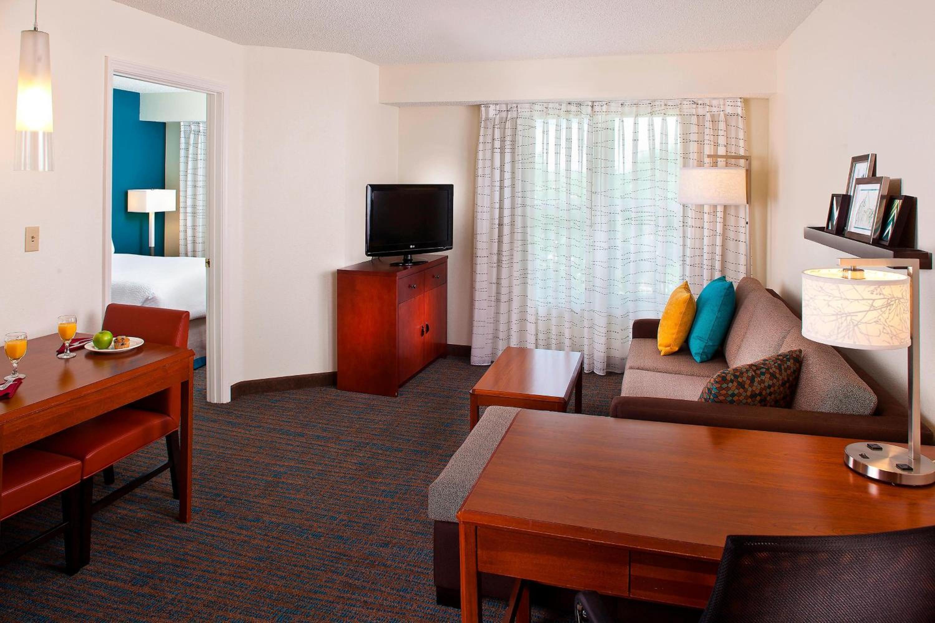 One-Bedroom Queen Suite - Photo 2