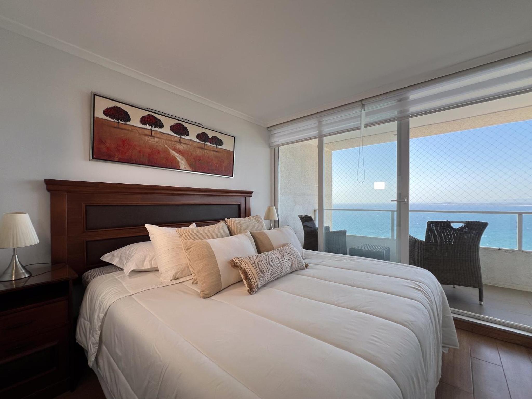 One-Bedroom Apartment with Sea View photo 1