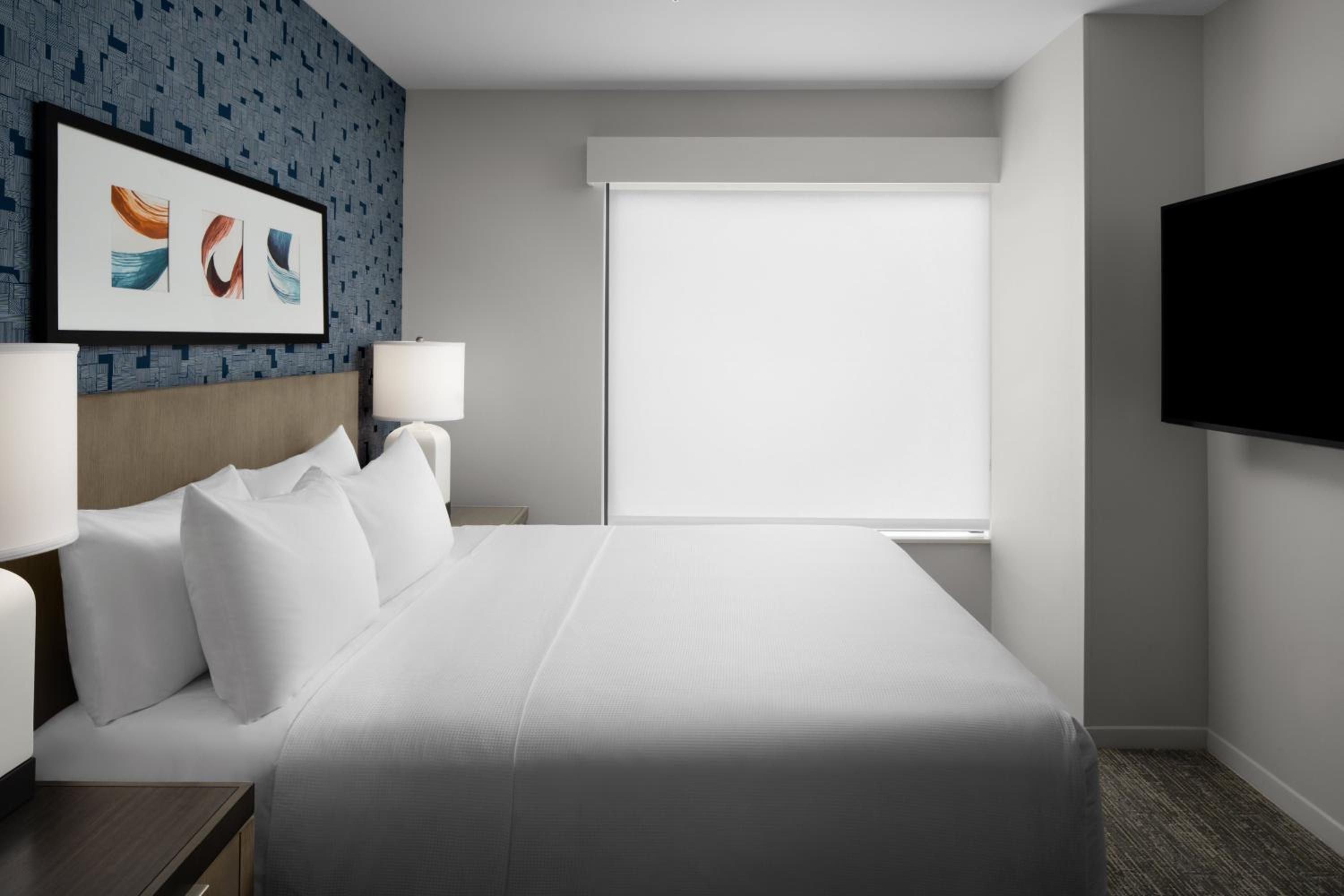 One-Bedroom King Suite with Kitchen and Roll-In Shower - Disability Access photo 1