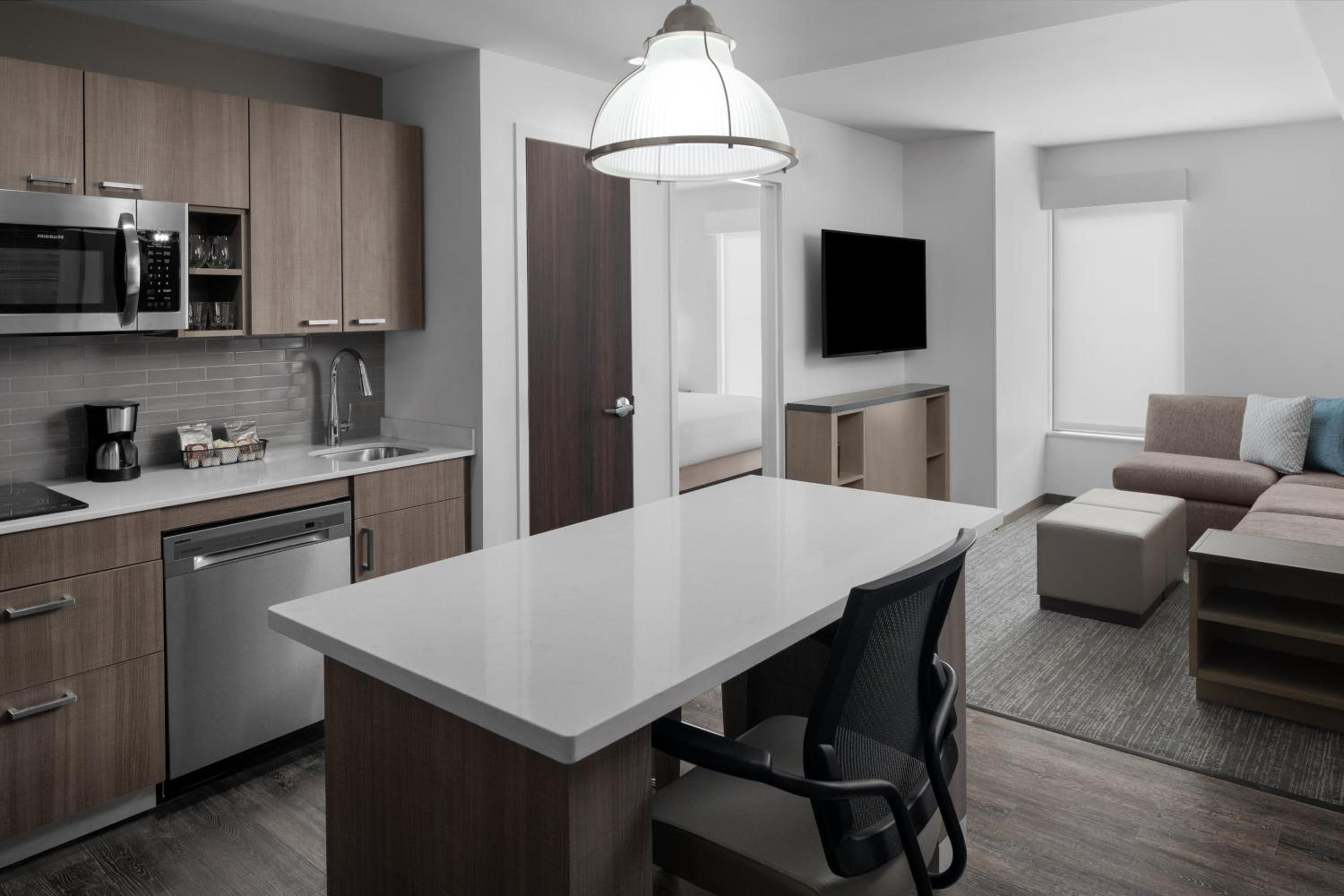 One-Bedroom King Suite with Kitchen and Roll-In Shower - Disability Access photo 2