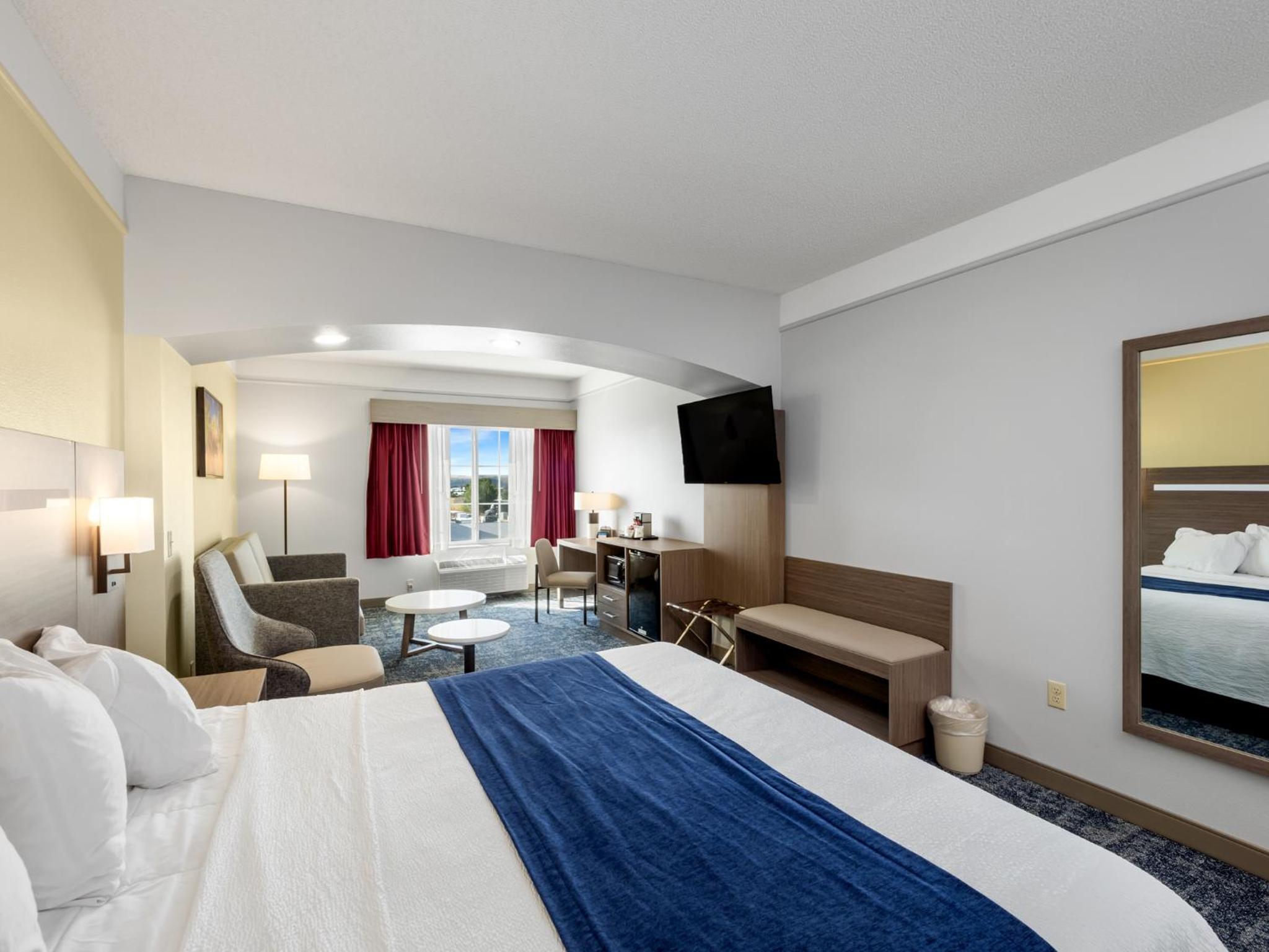 Larger King Room with Sofa Bed - Non-Smoking - Photo 4