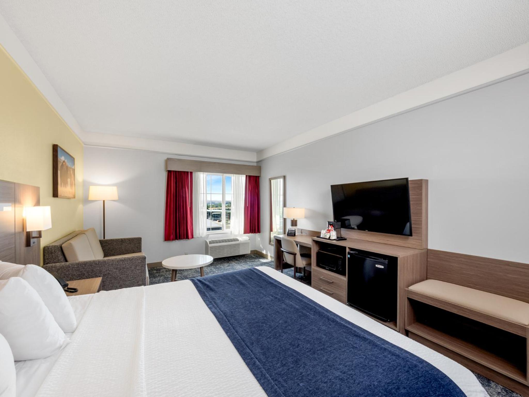 King Room with Sofa Bed - Non-Smoking - Photo 7