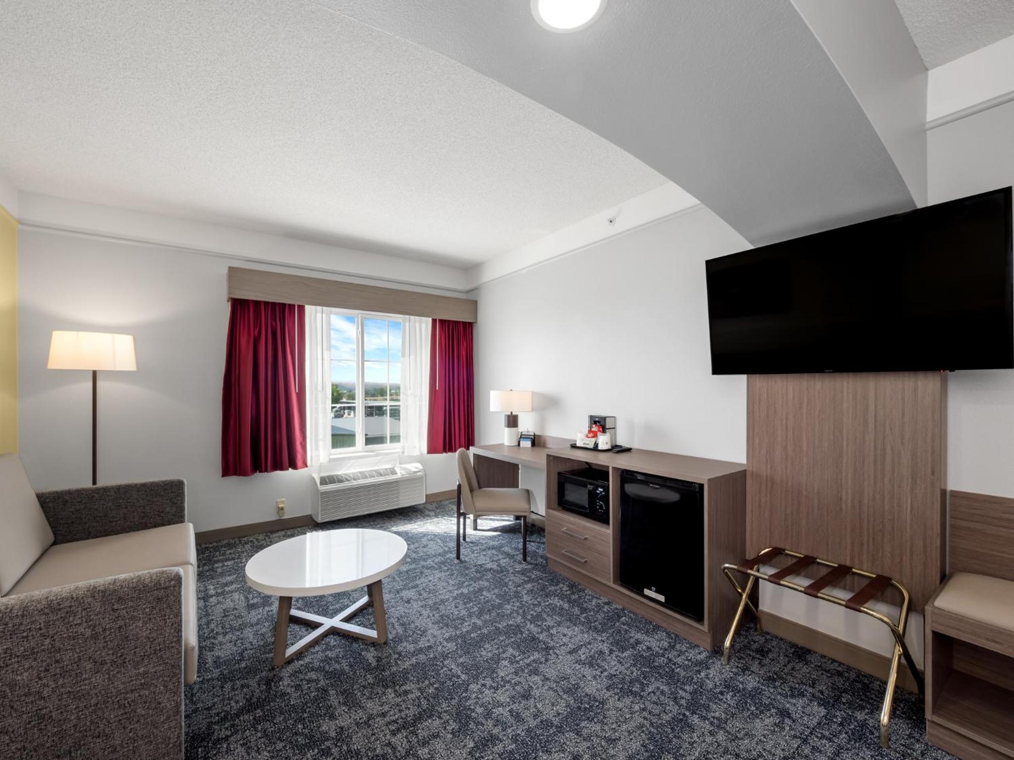 Larger King Room with Sofa Bed - Non-Smoking - Photo 8
