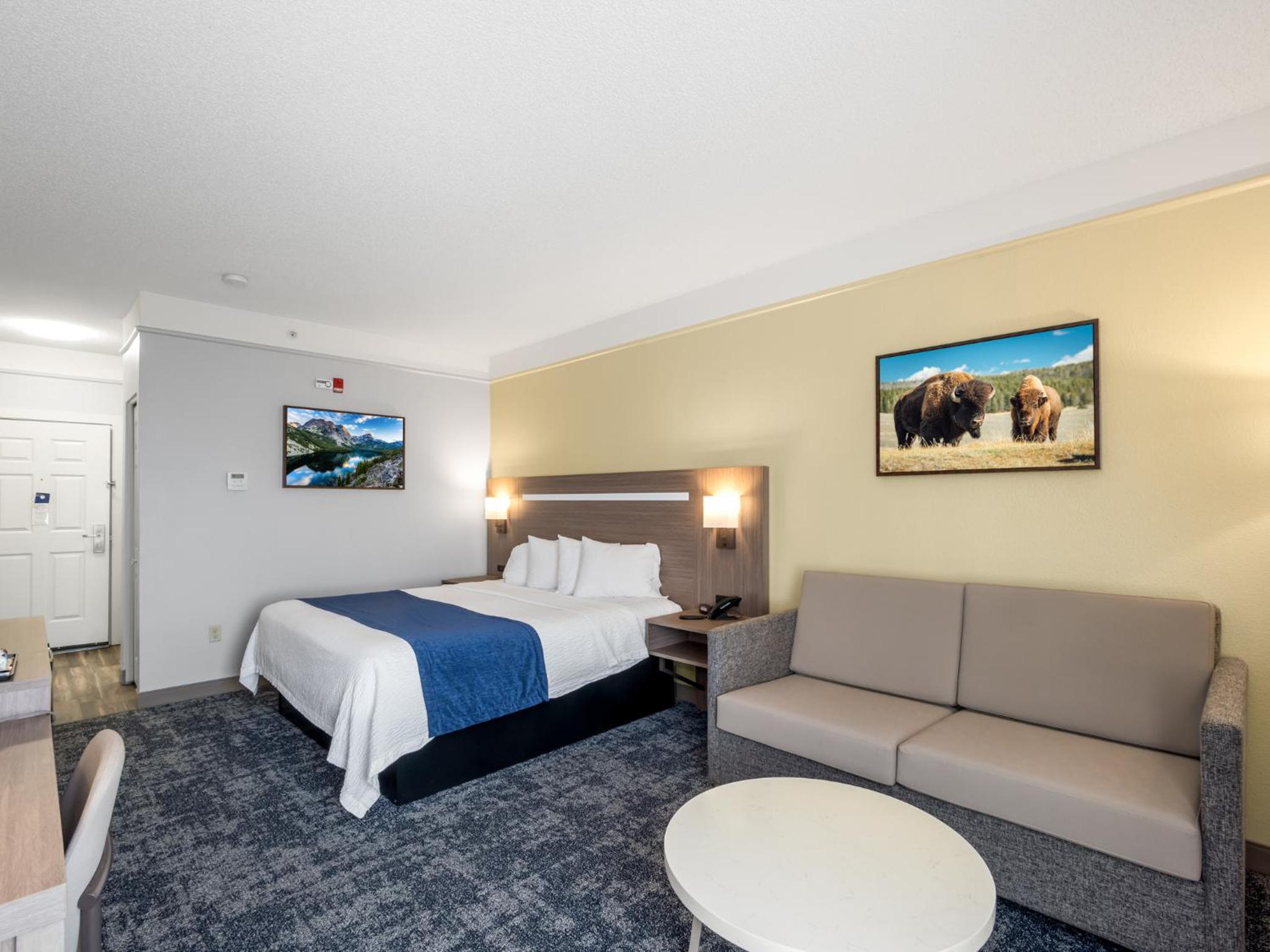 King Room with Sofa Bed - Non-Smoking - Photo 5