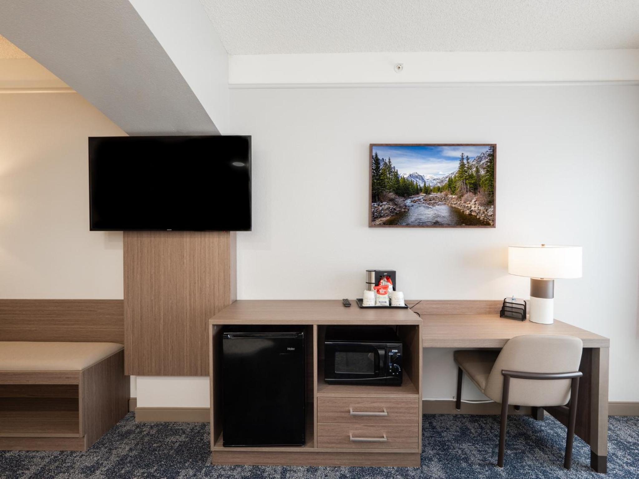 Larger King Room with Sofa Bed - Non-Smoking - Photo 7