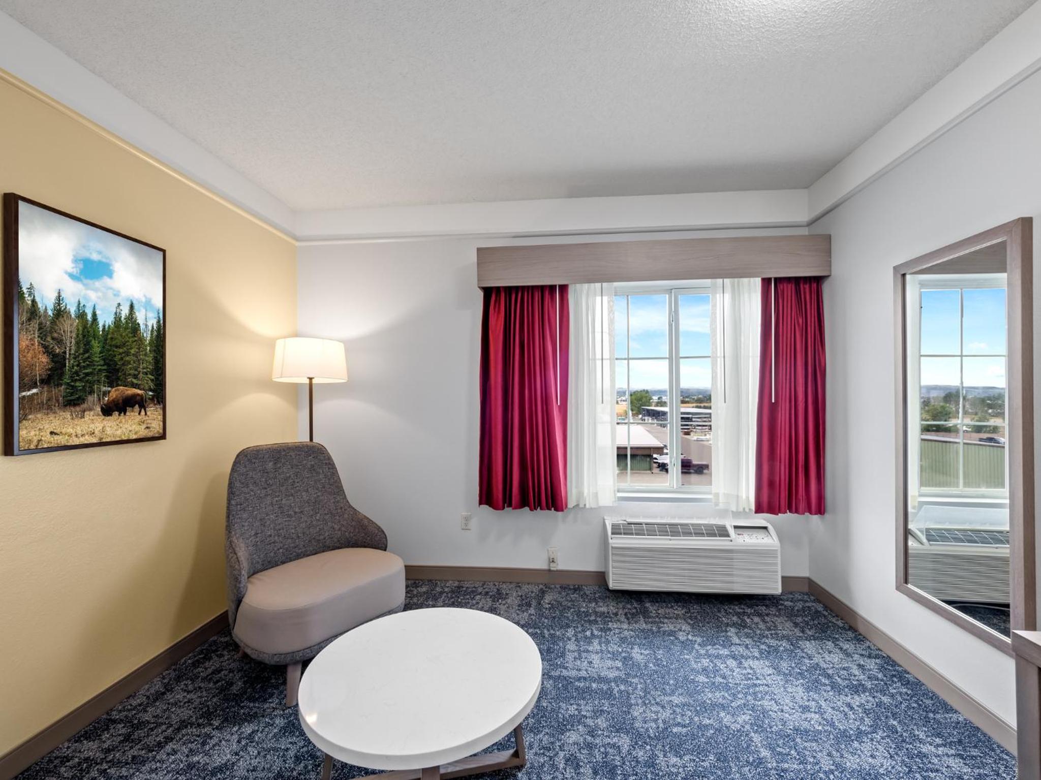 One-Bedroom King Suite with Sofa Bed and Living Room - Non-Smoking - Photo 4