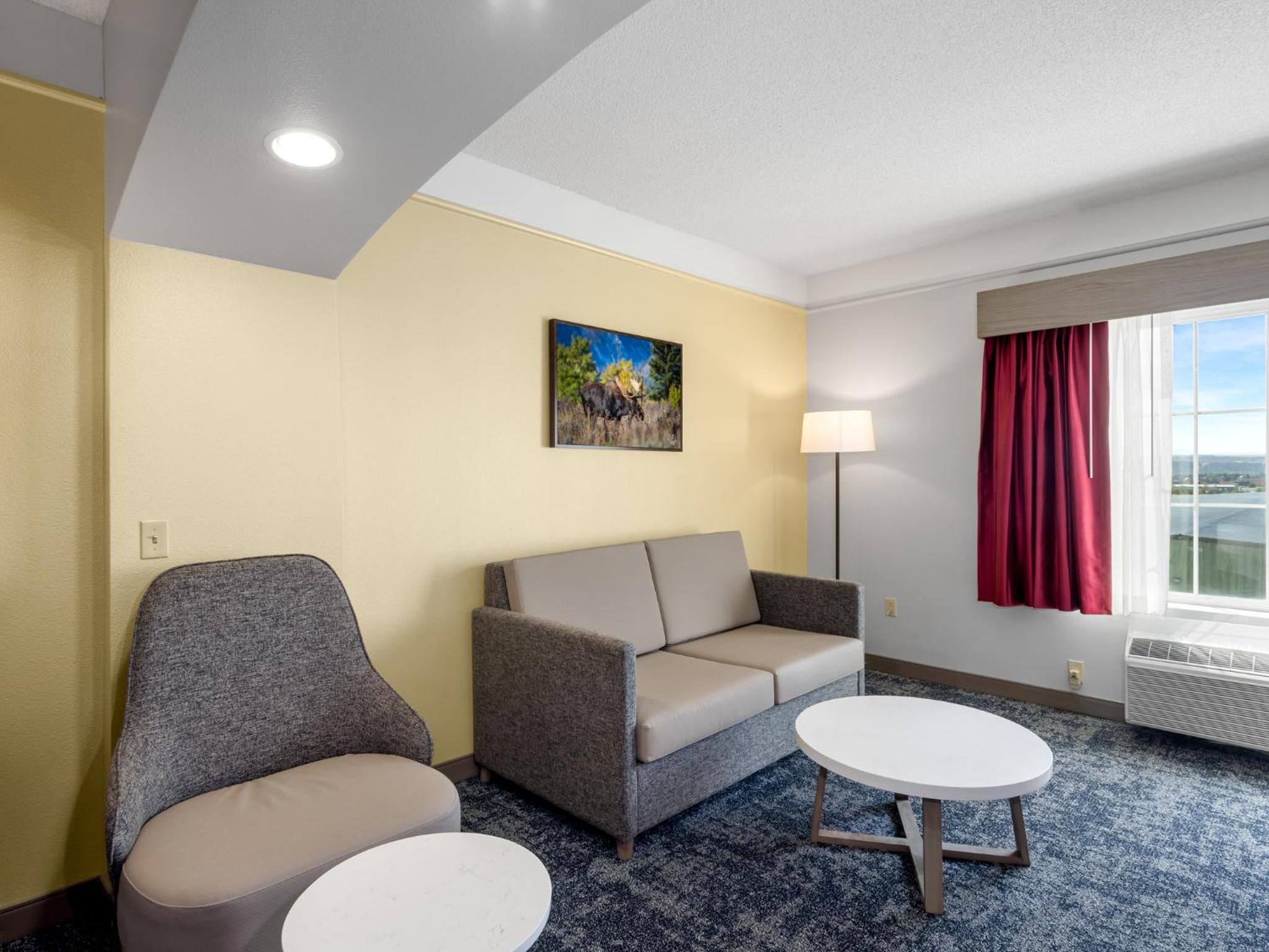 King Room with Sofa Bed - Non-Smoking - Photo 4