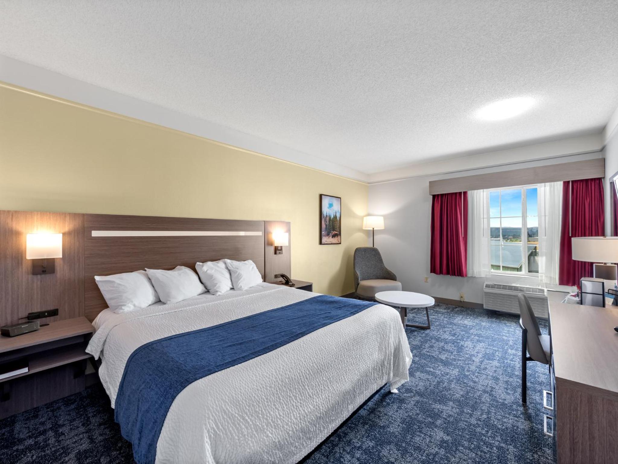 One-Bedroom King Suite with Sofa Bed and Living Room - Non-Smoking - Photo 2