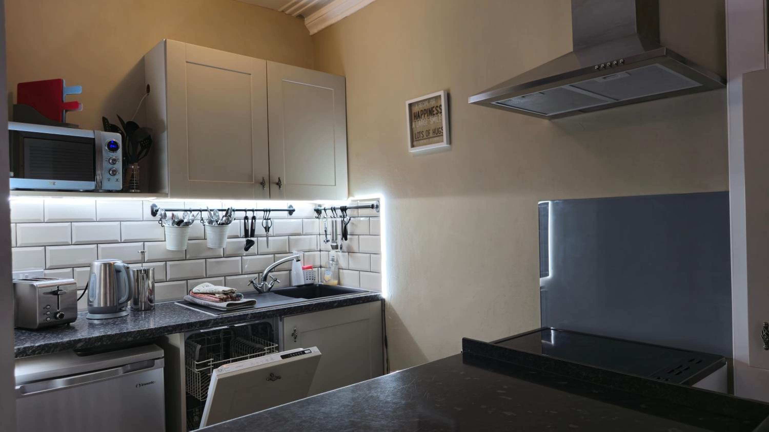 Three-Bedroom Apartment - Photo 20