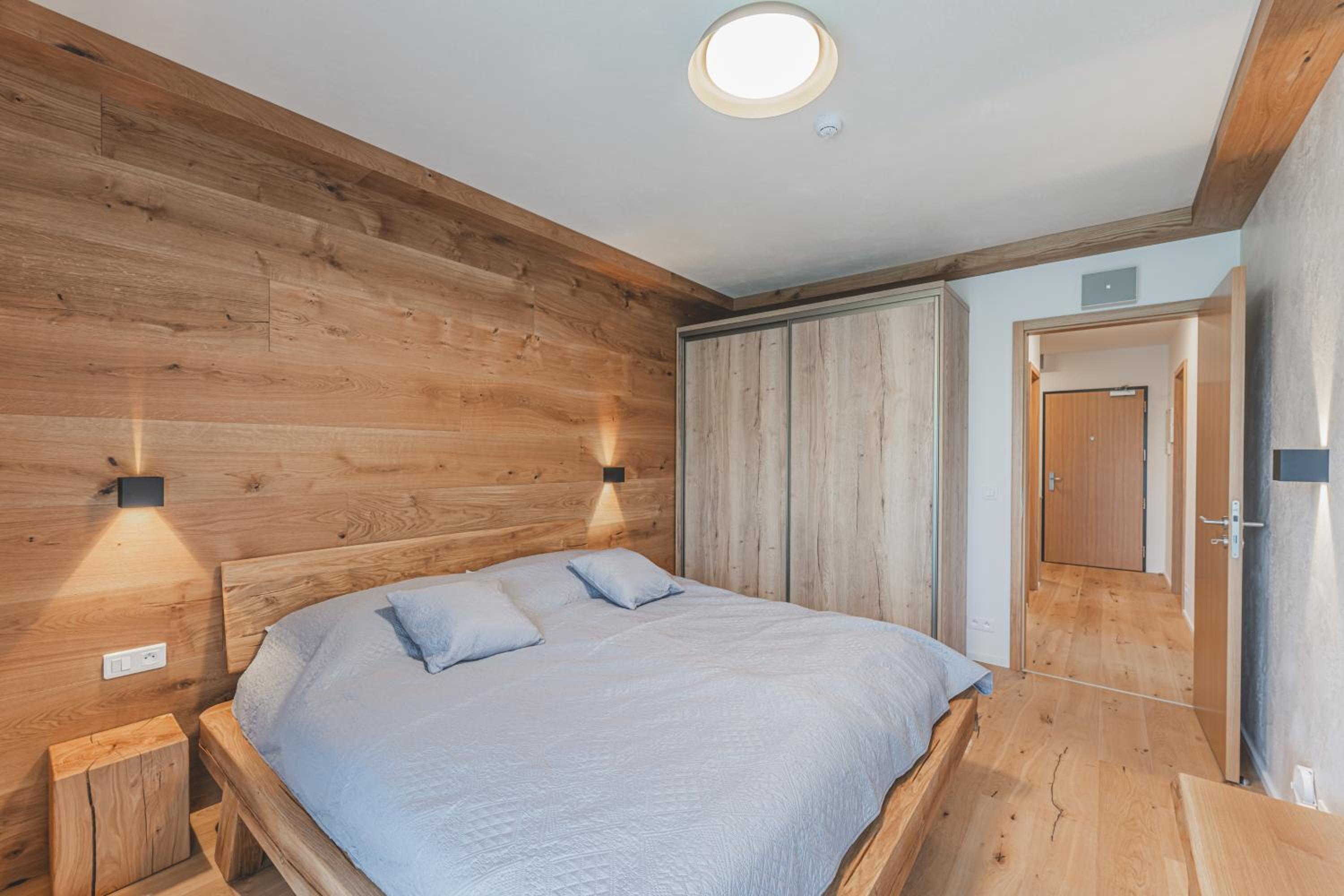 Two-Bedroom Apartment with Balcony photo 2