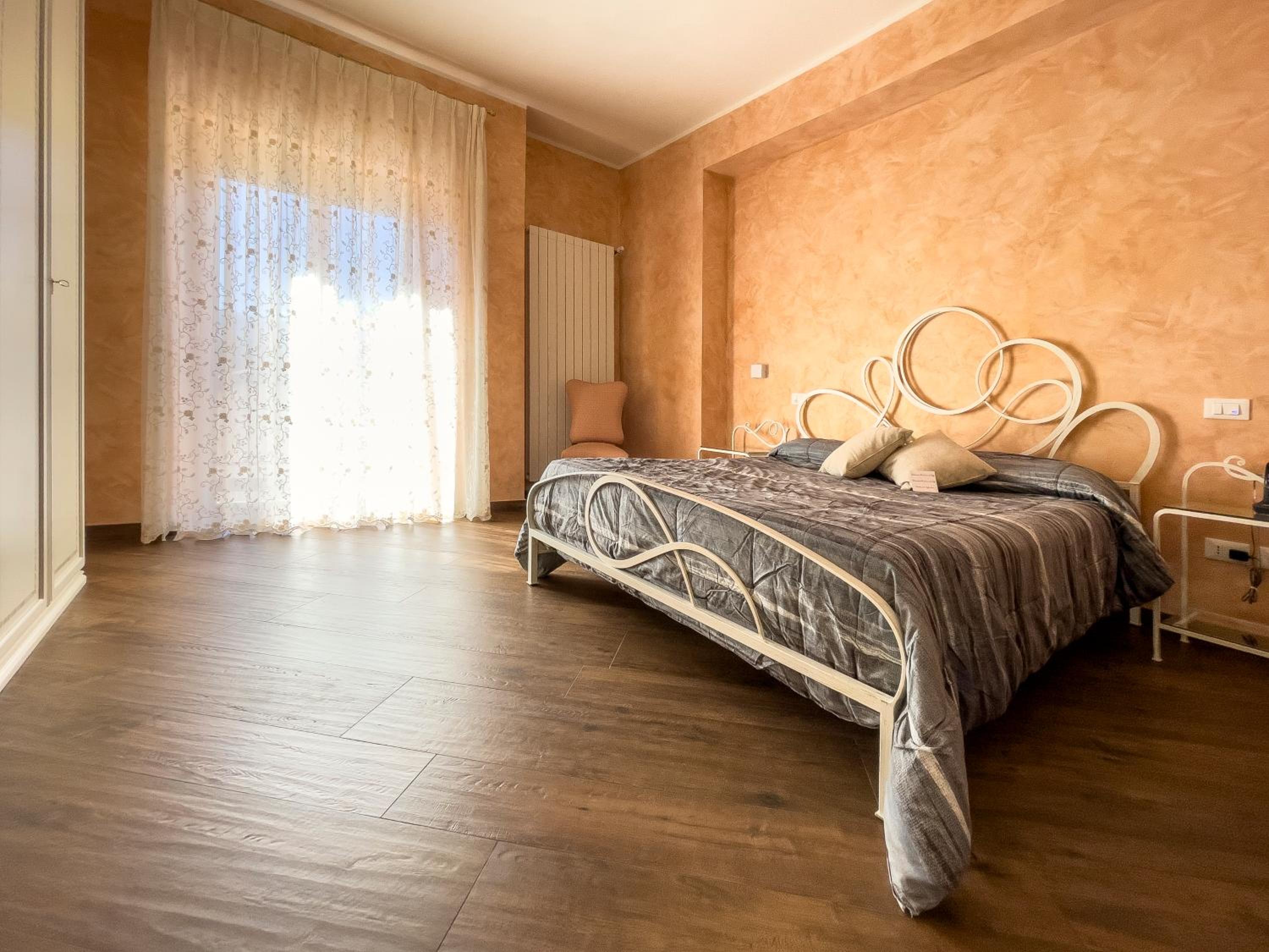 Large Double Room photo 3