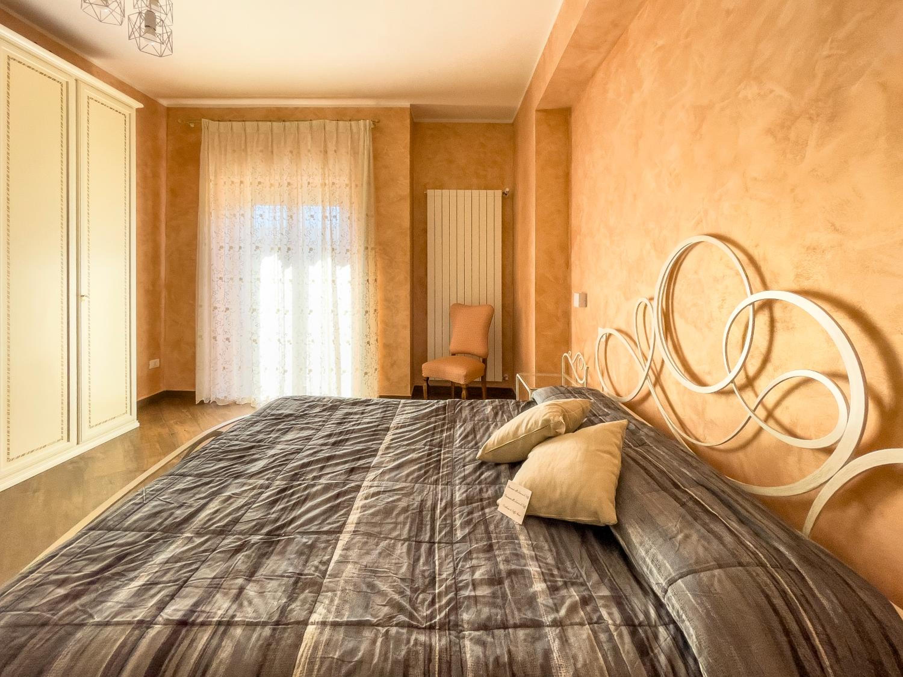 Large Double Room photo 2