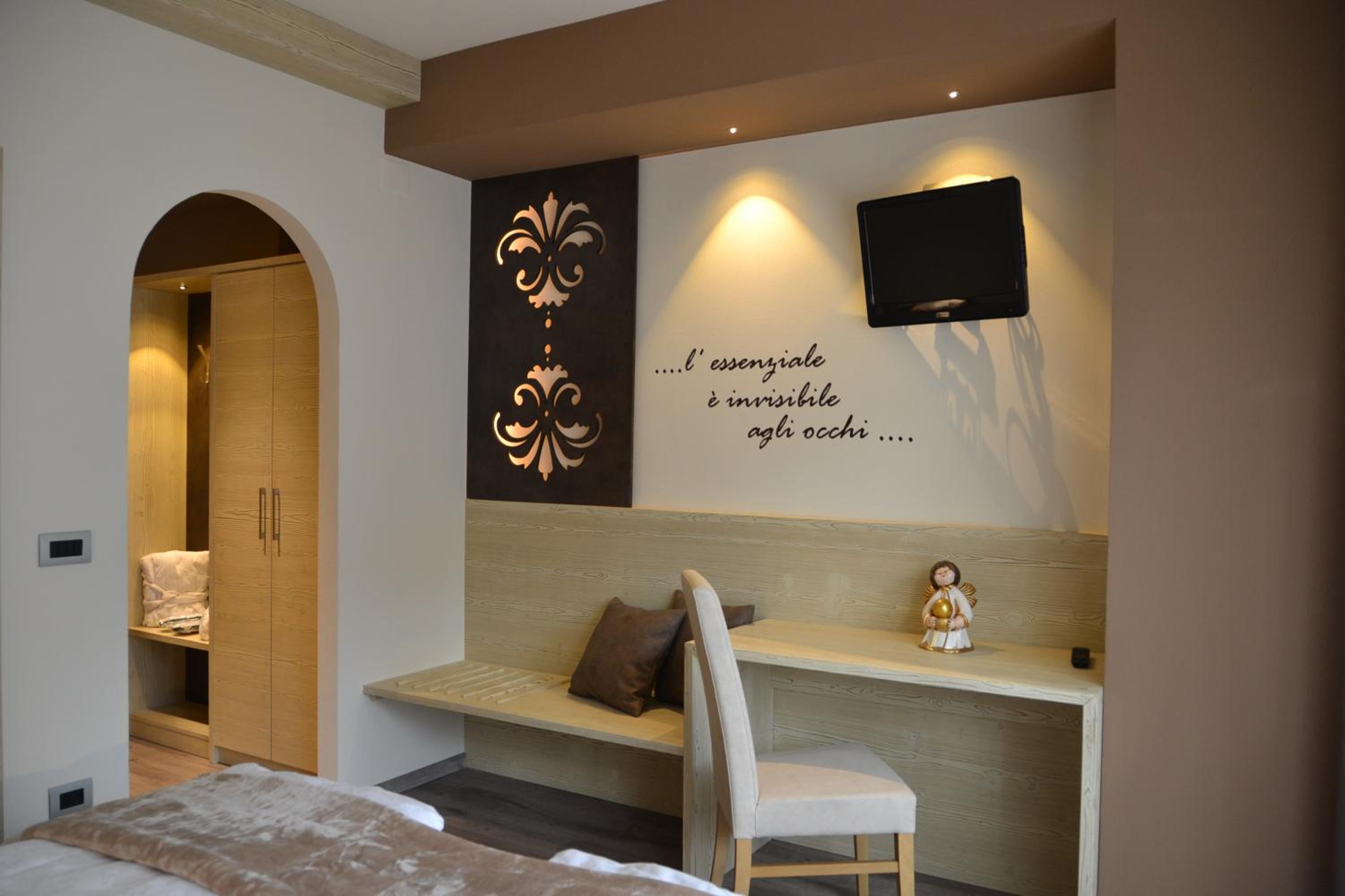 Double or Twin Room with Mountain View - Photo 2