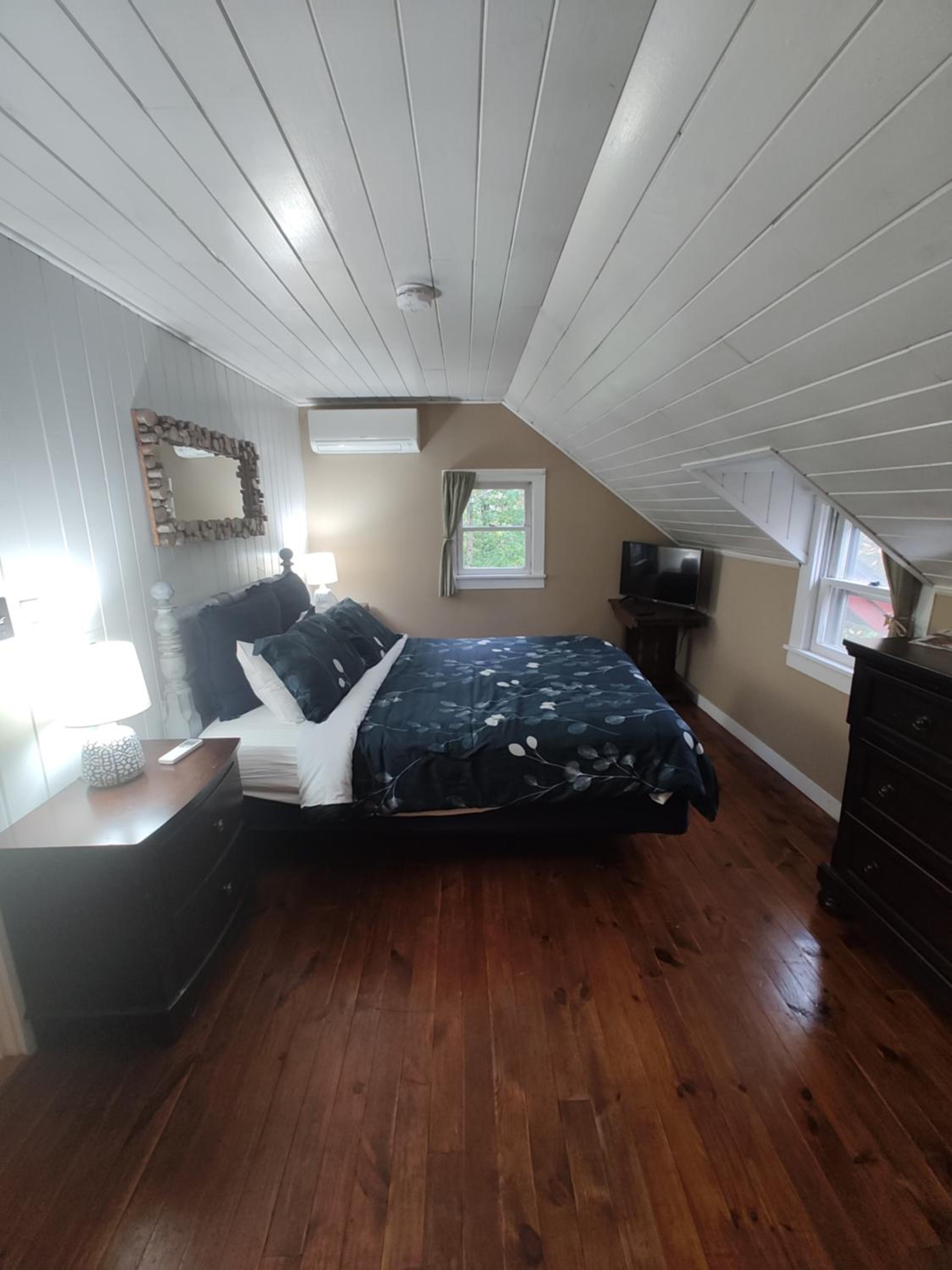 Queen Room photo 1