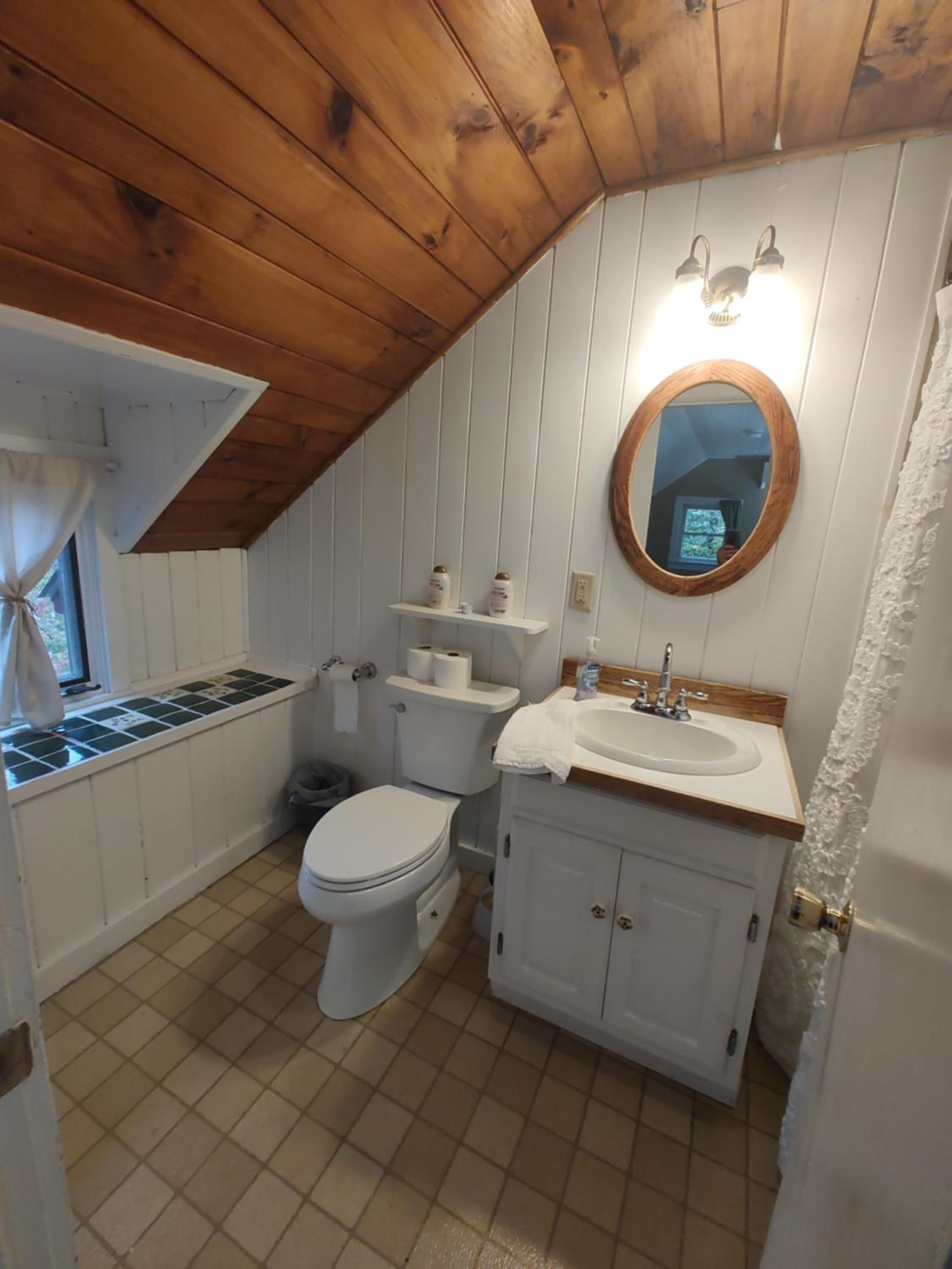Queen Room photo 2