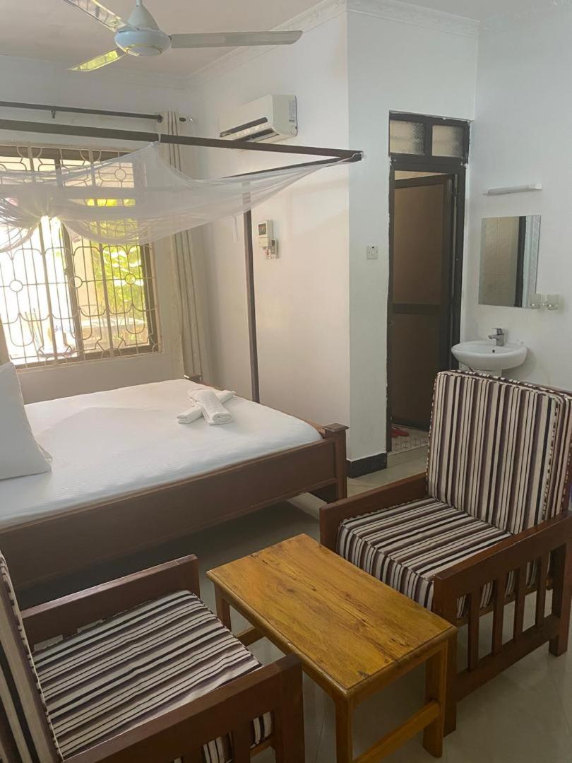 Single Room With Private Bathroom photo 2