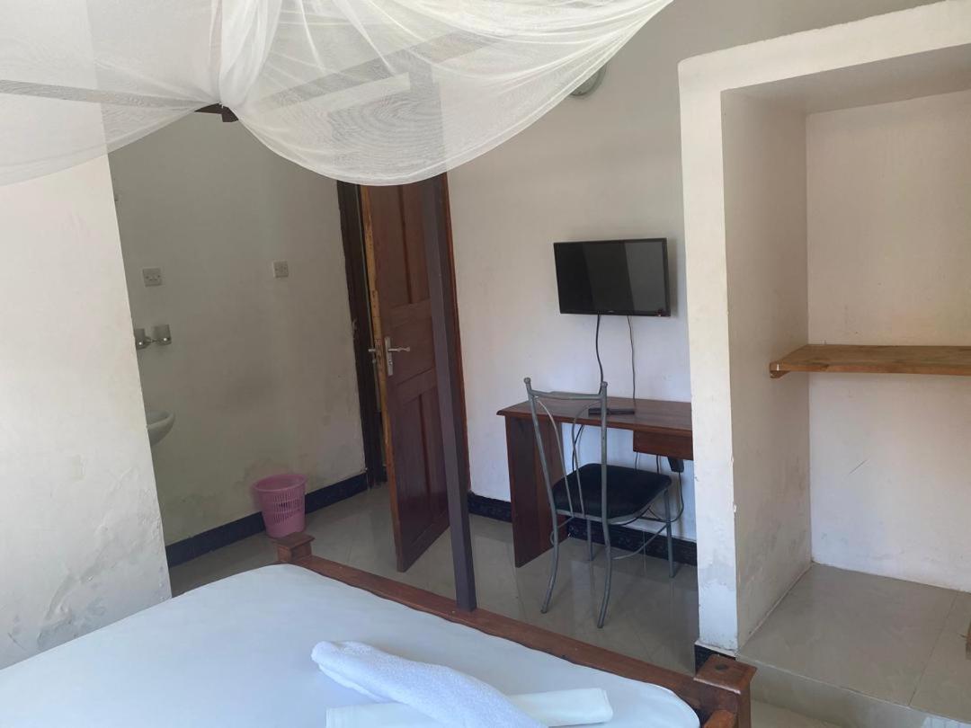 Single Room With Private Bathroom photo 3