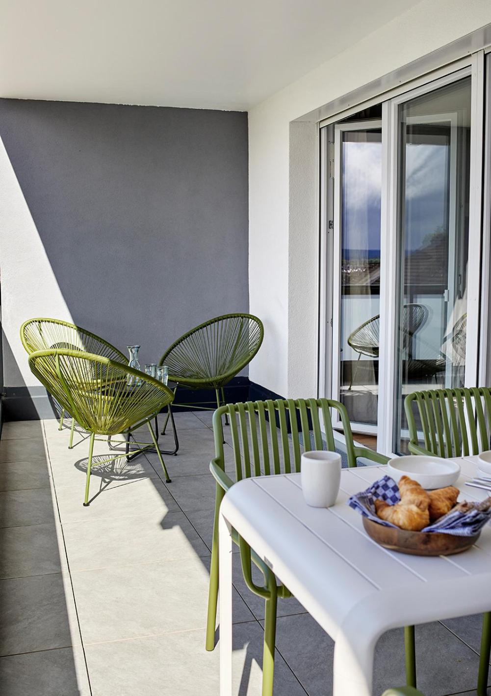 One-Bedroom Apartment with Balcony photo 2