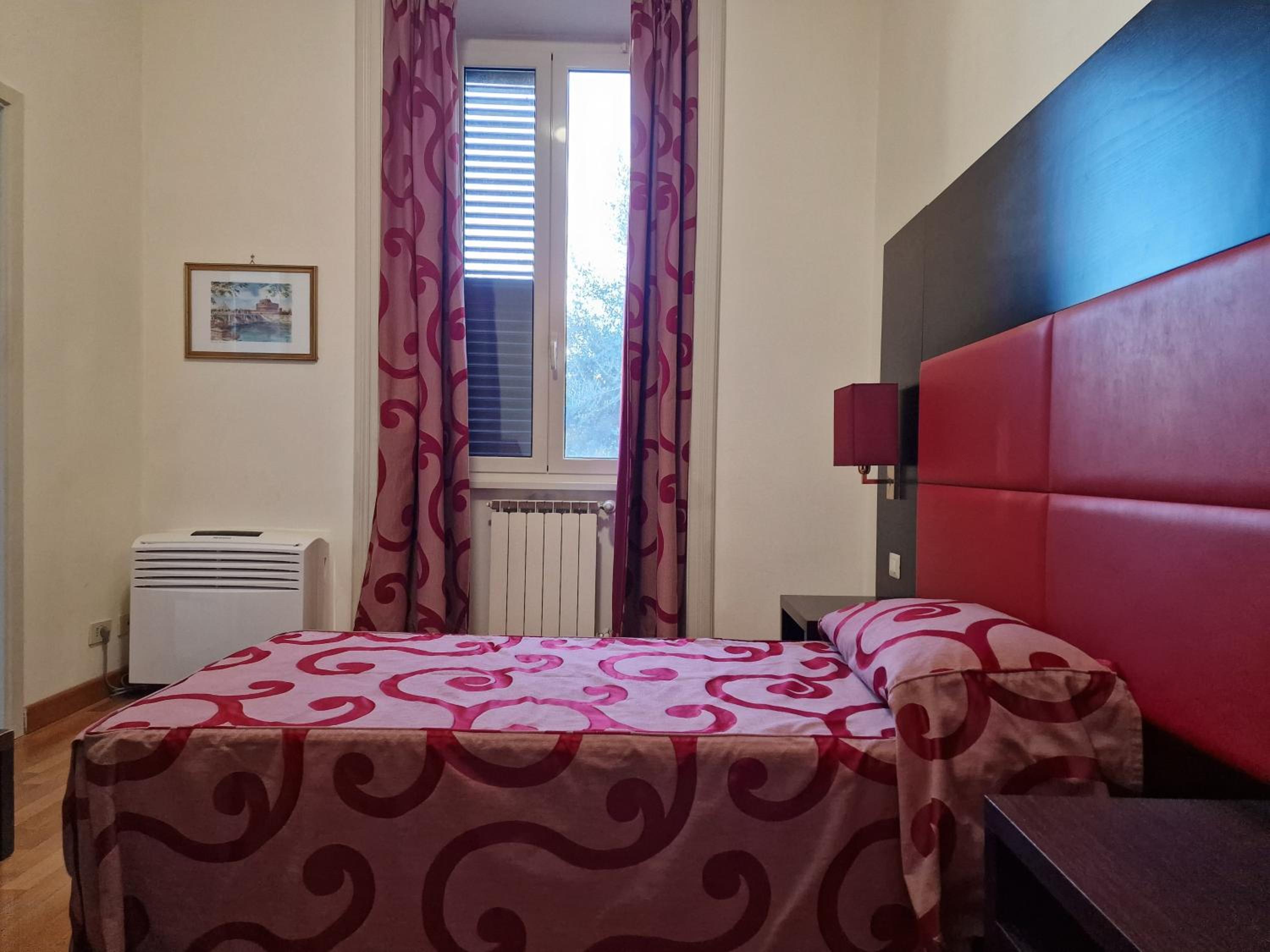 Standard Single Room with Shared Bathroom