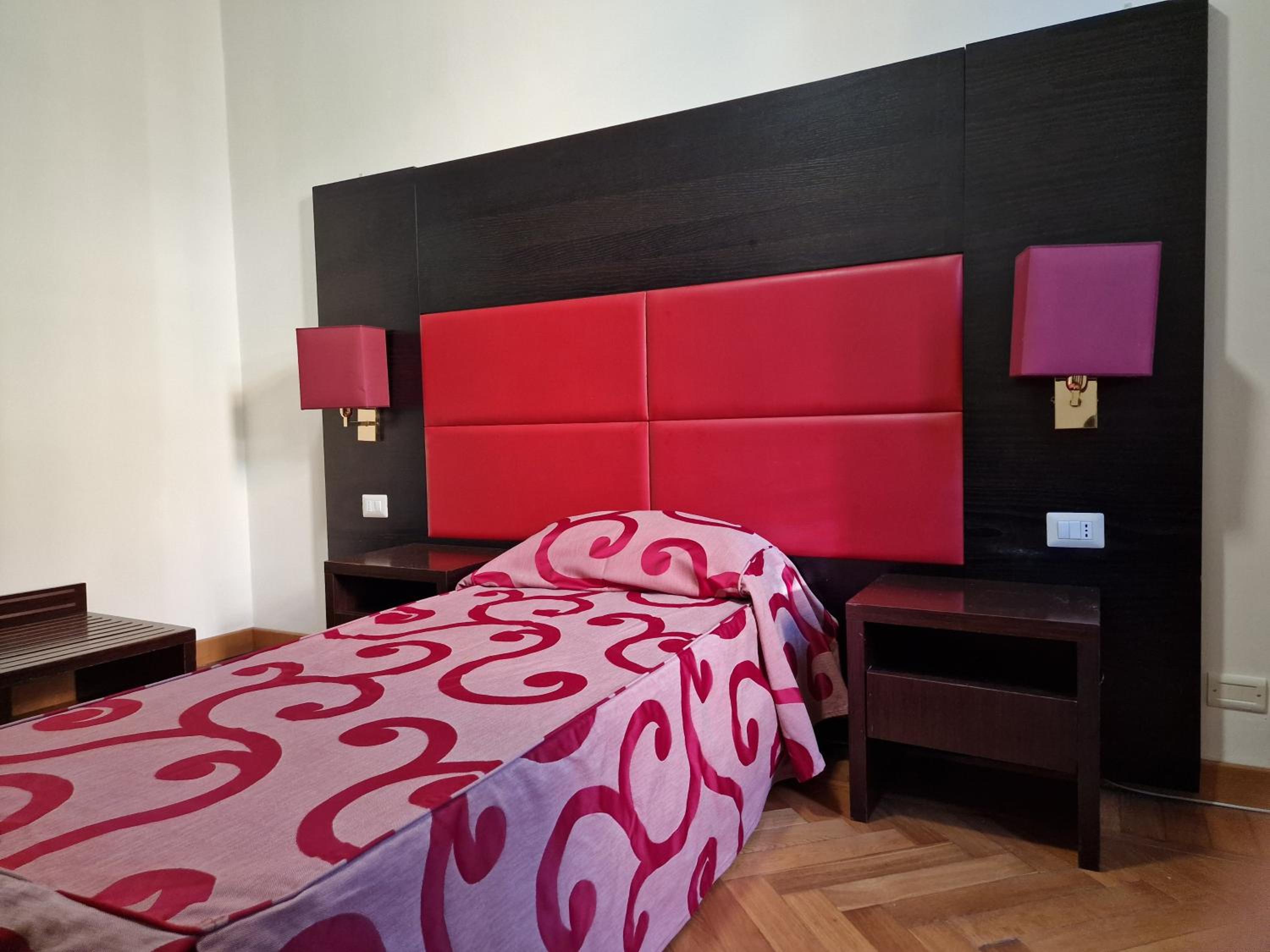 Single Room with Private Bathroom photo 3