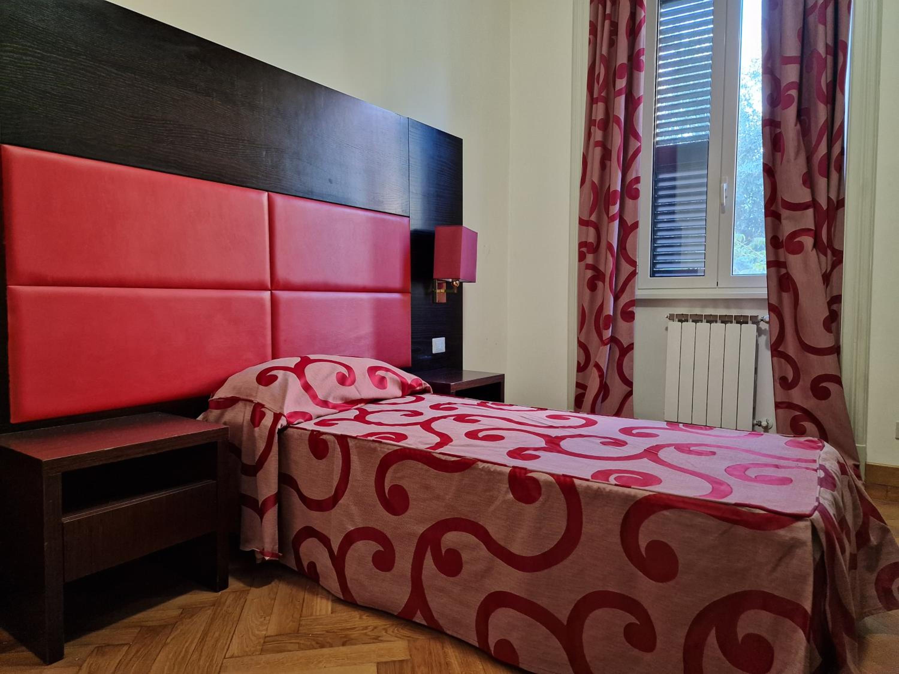 Standard Single Room with Shared Bathroom photo 2