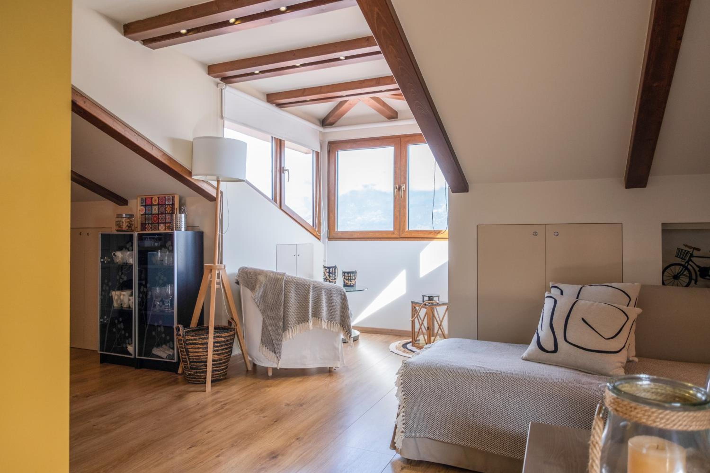 Apartment with Lake View