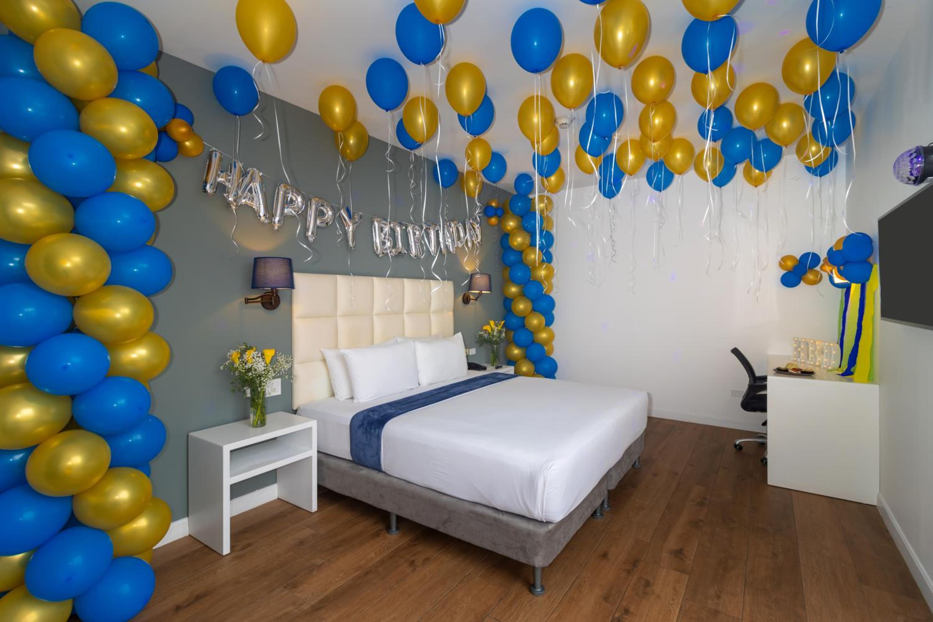 Deluxe Room – Extra-Large Bed - Photo 16