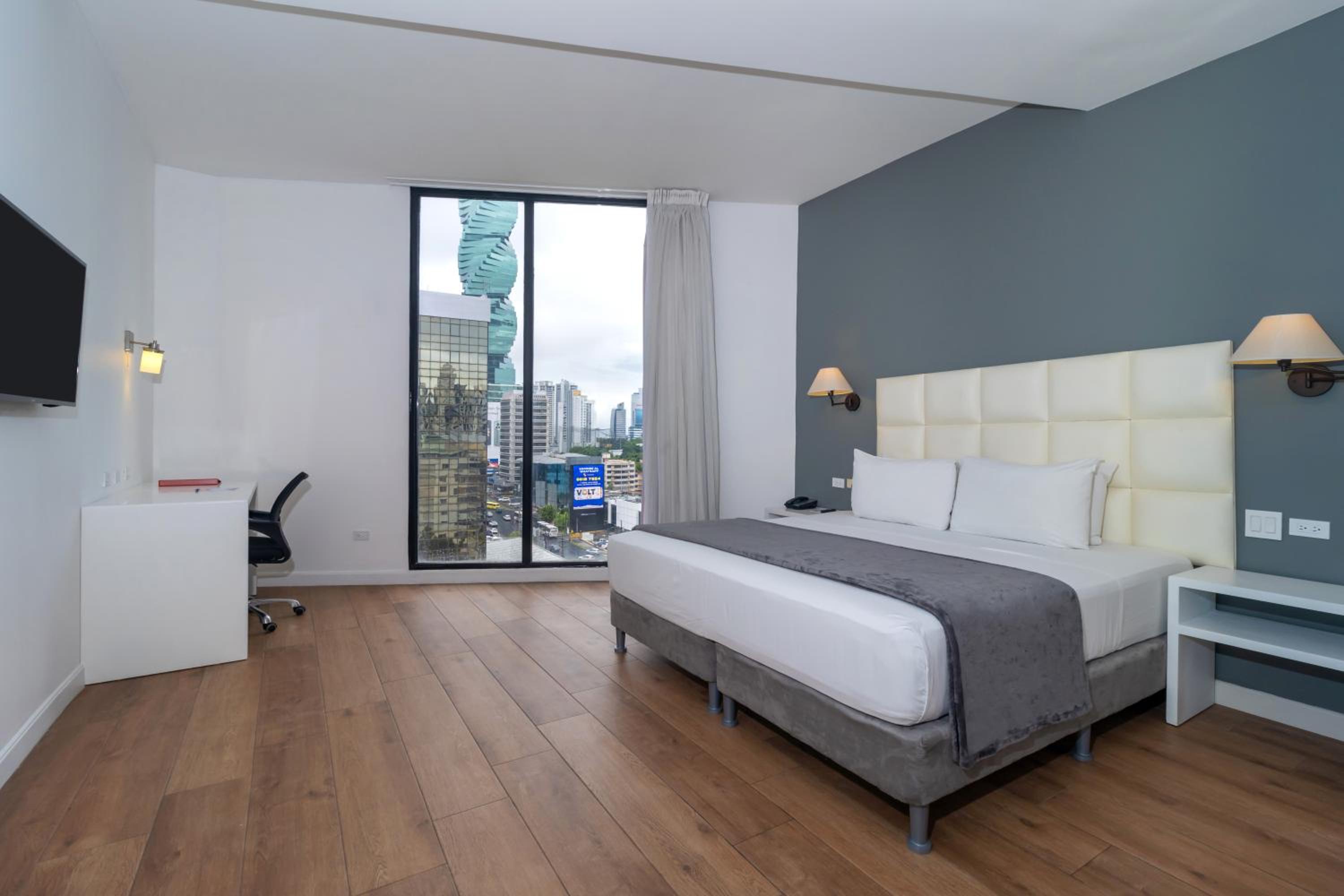 Deluxe Room – Extra-Large Bed - Photo 1
