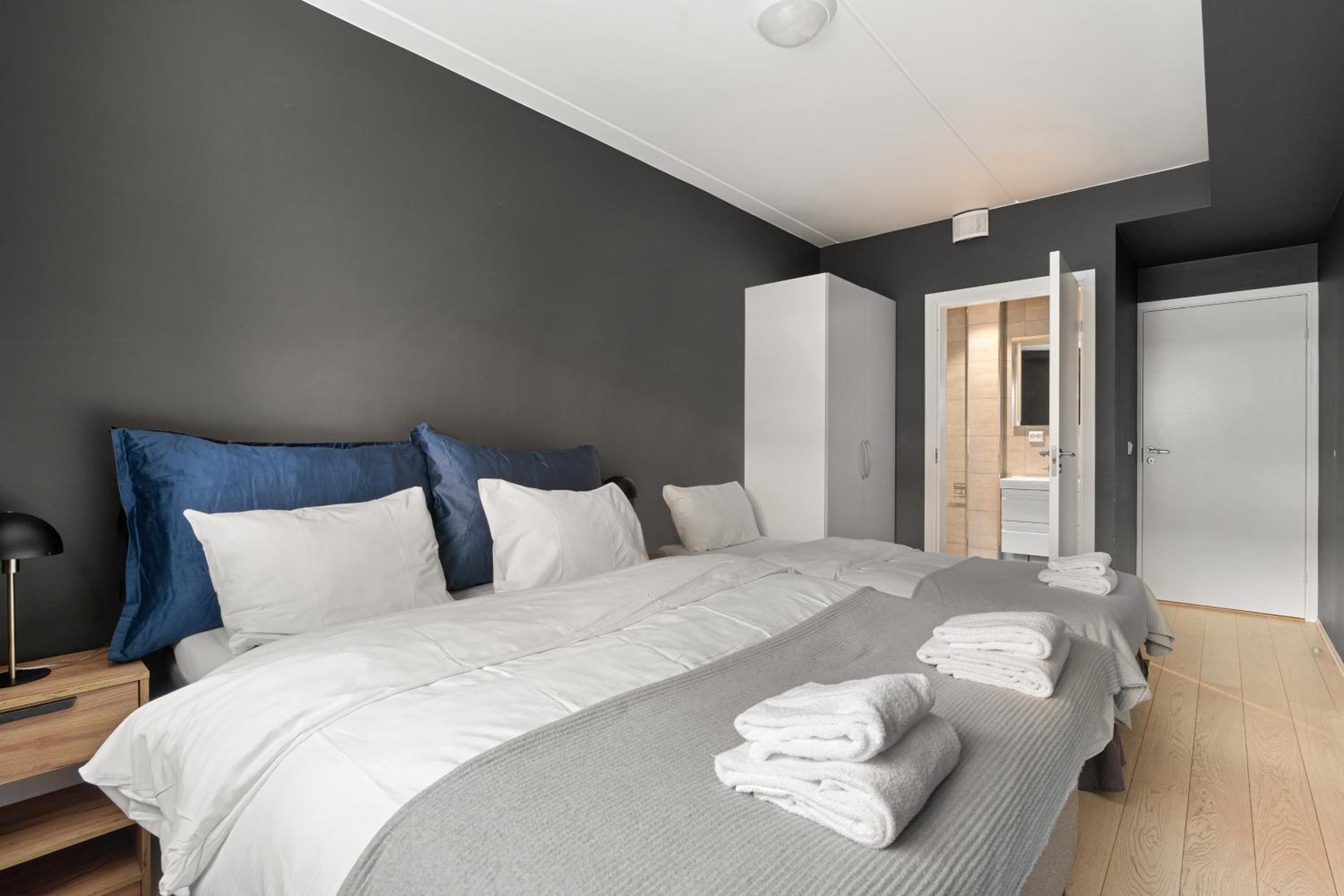 3-Bedroom Apartment with 2 Bathrooms with Sea View photo 3