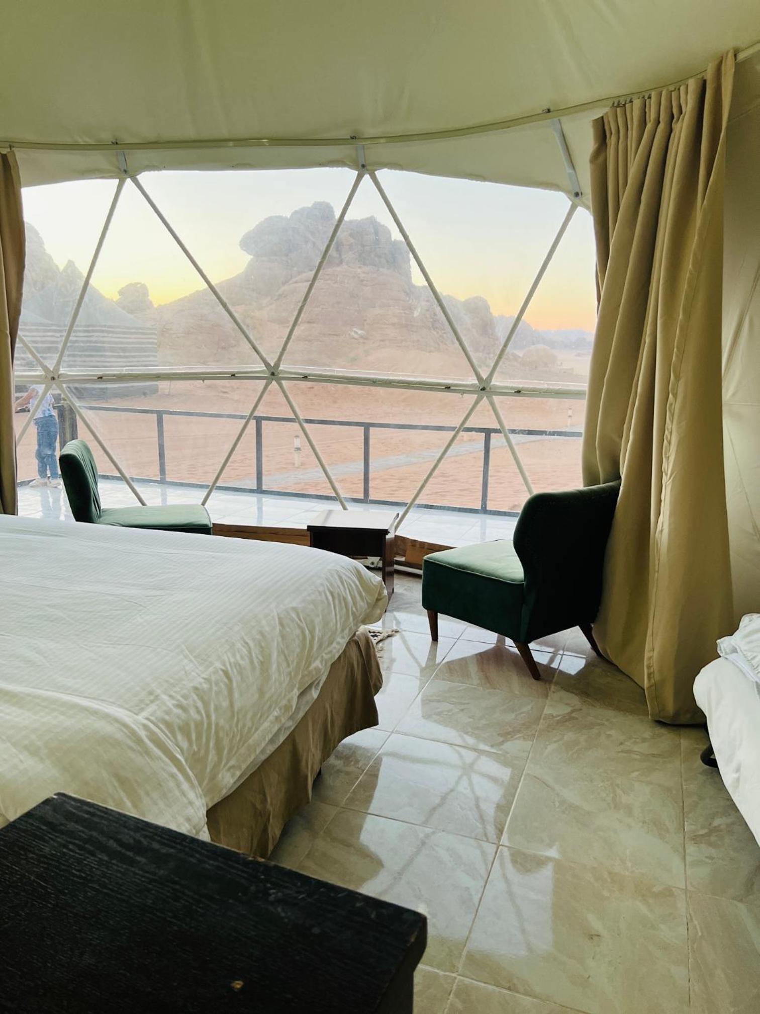 King Room with Mountain View photo 2