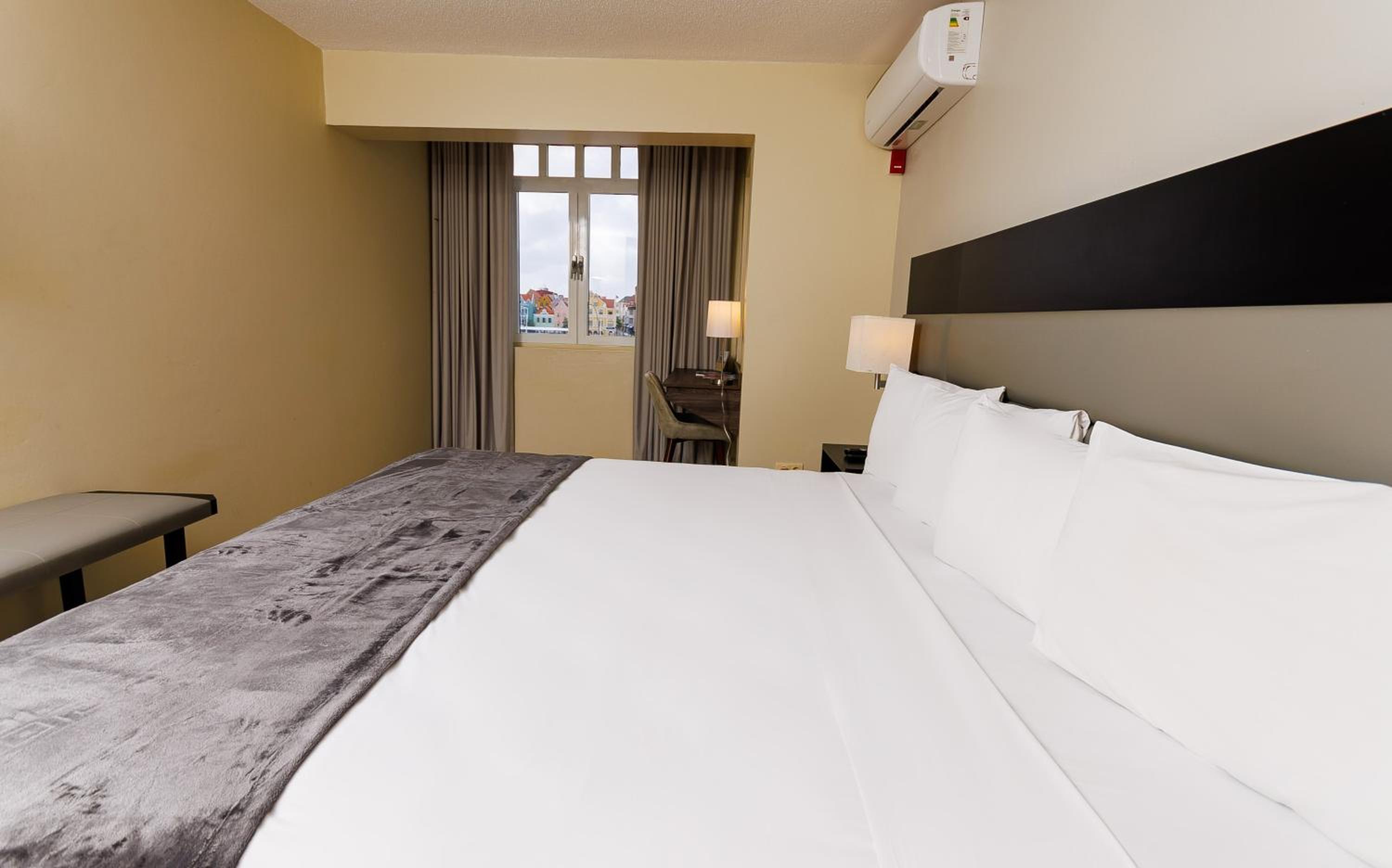 King Room with Harbor View - Non-Smoking - Photo 1