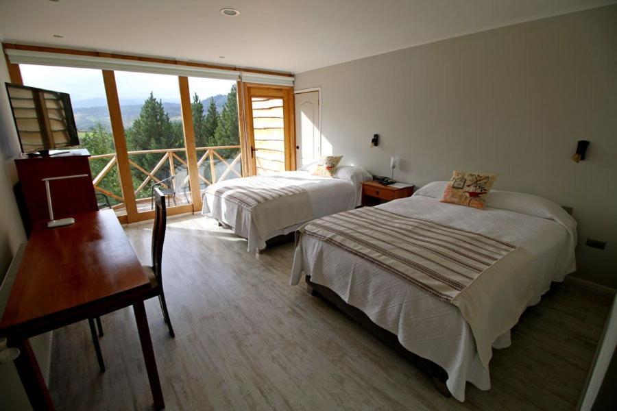 Deluxe Queen Room with Two Queen Beds photo 2