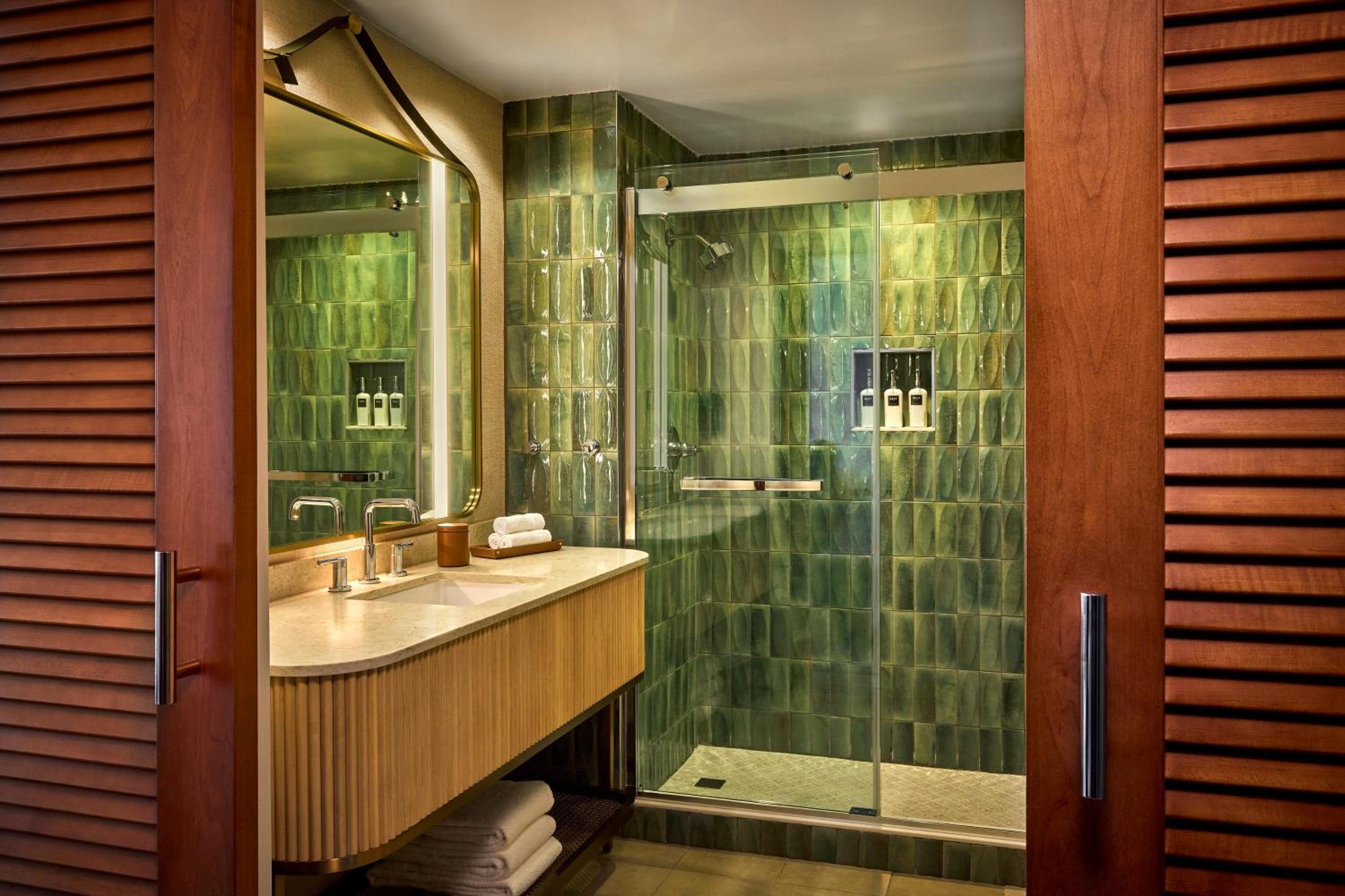 Junior Suite with King Bed - City View - Photo 5