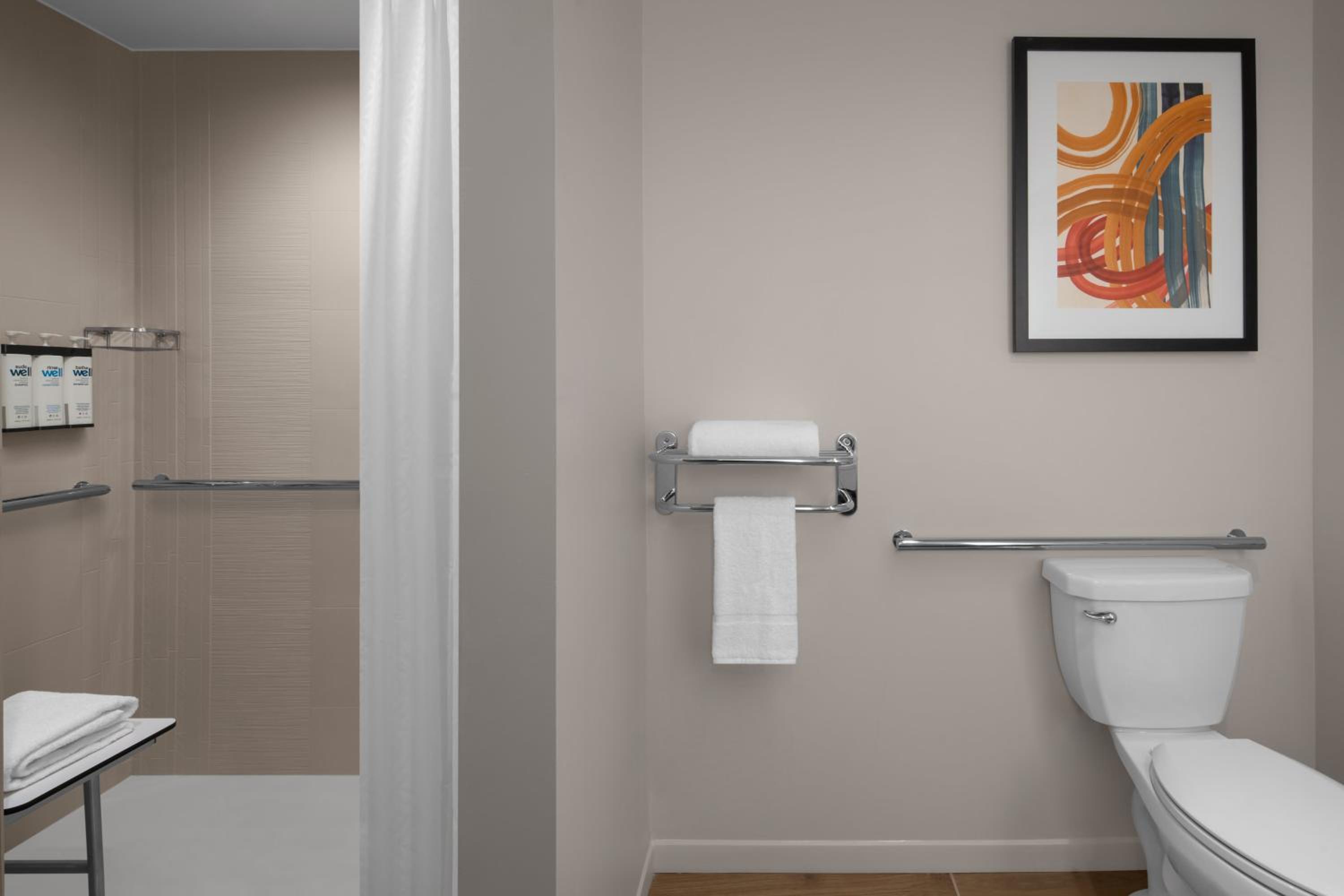 One-Bedroom King Suite with Kitchen and Roll-In Shower - Disability Access photo 3