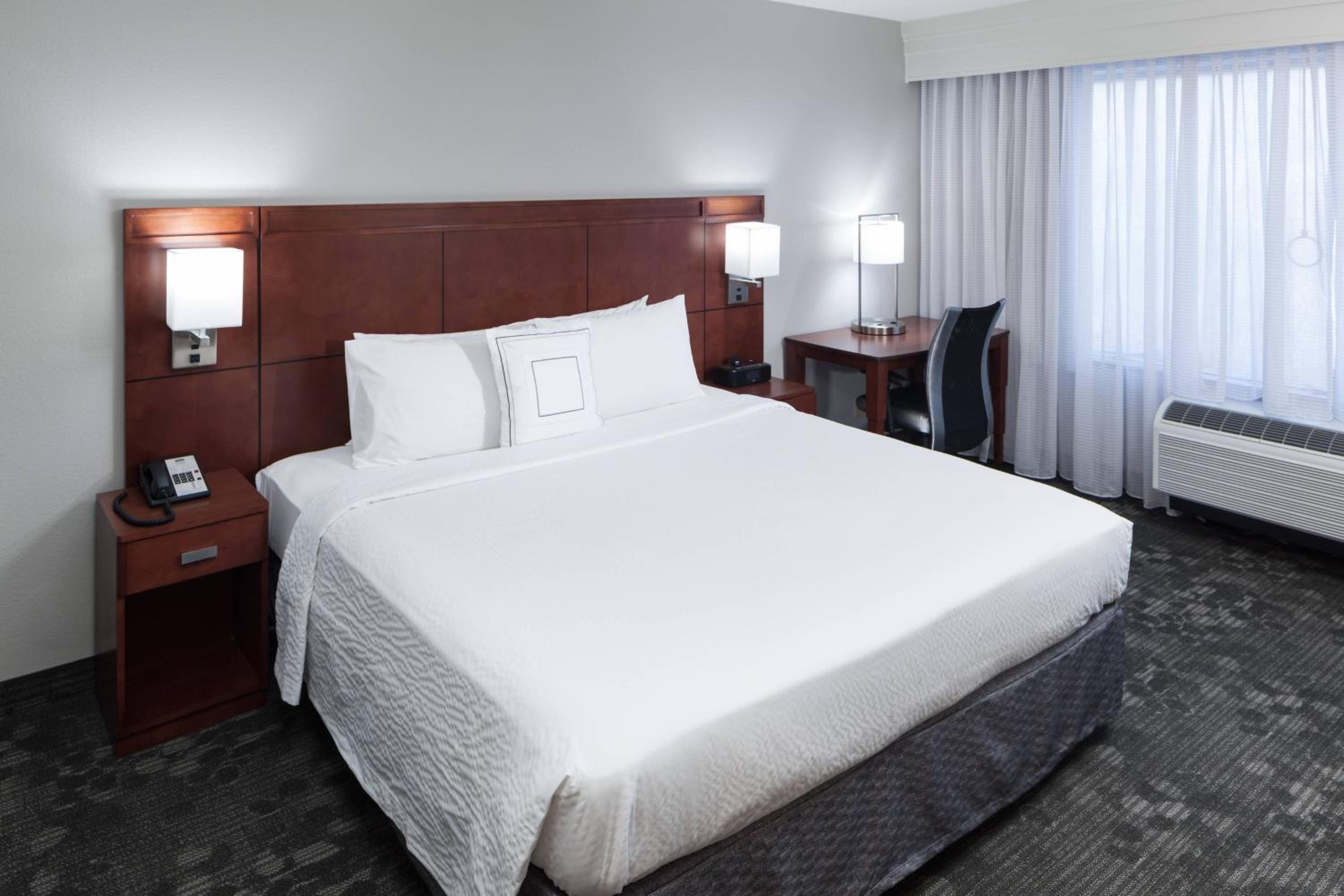 King Room with Transfer Shower - Mobility and Hearing Accessible photo 1