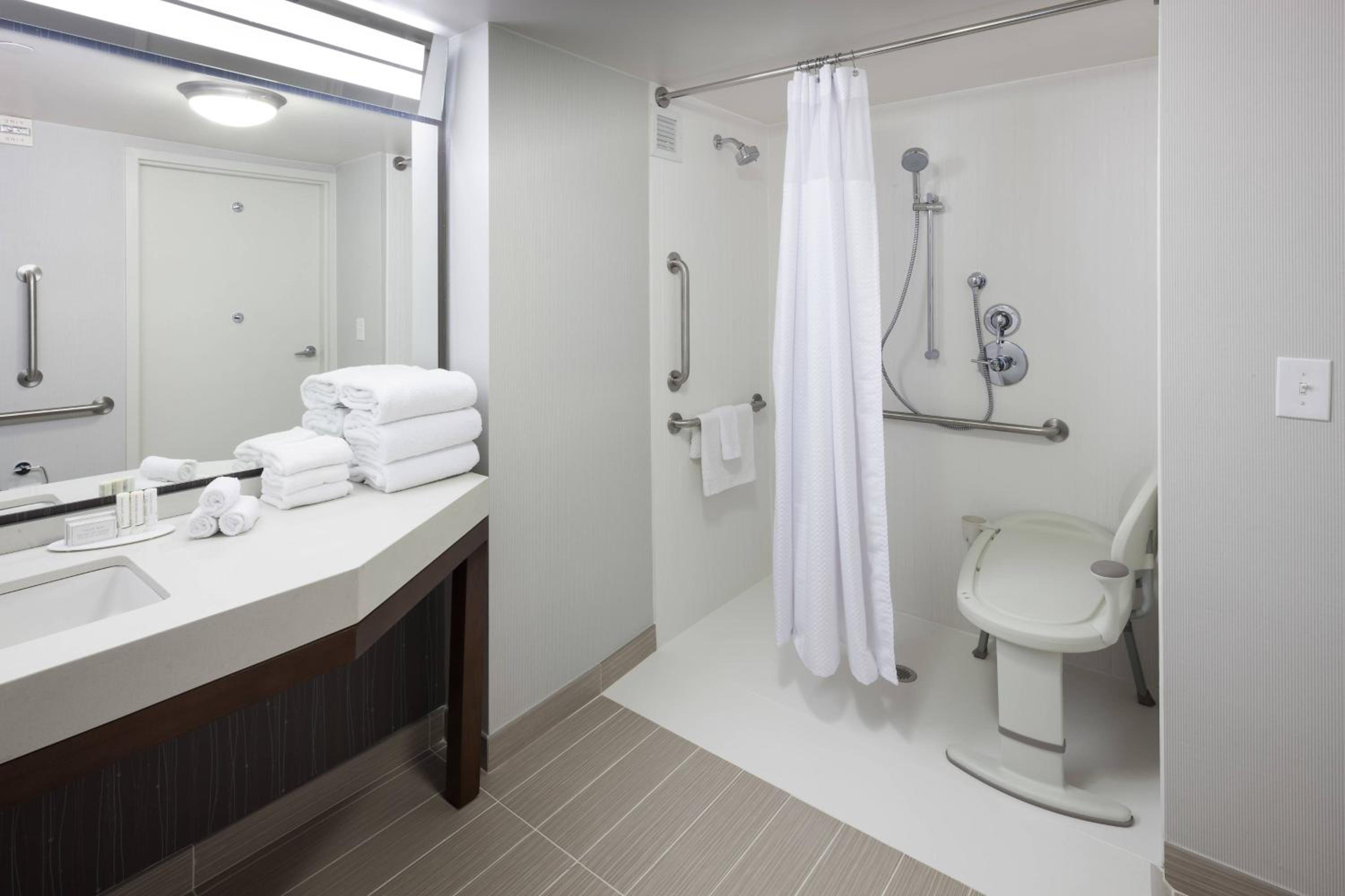 King Room with Roll-in Shower - Mobility and Hearing Accessible photo 3