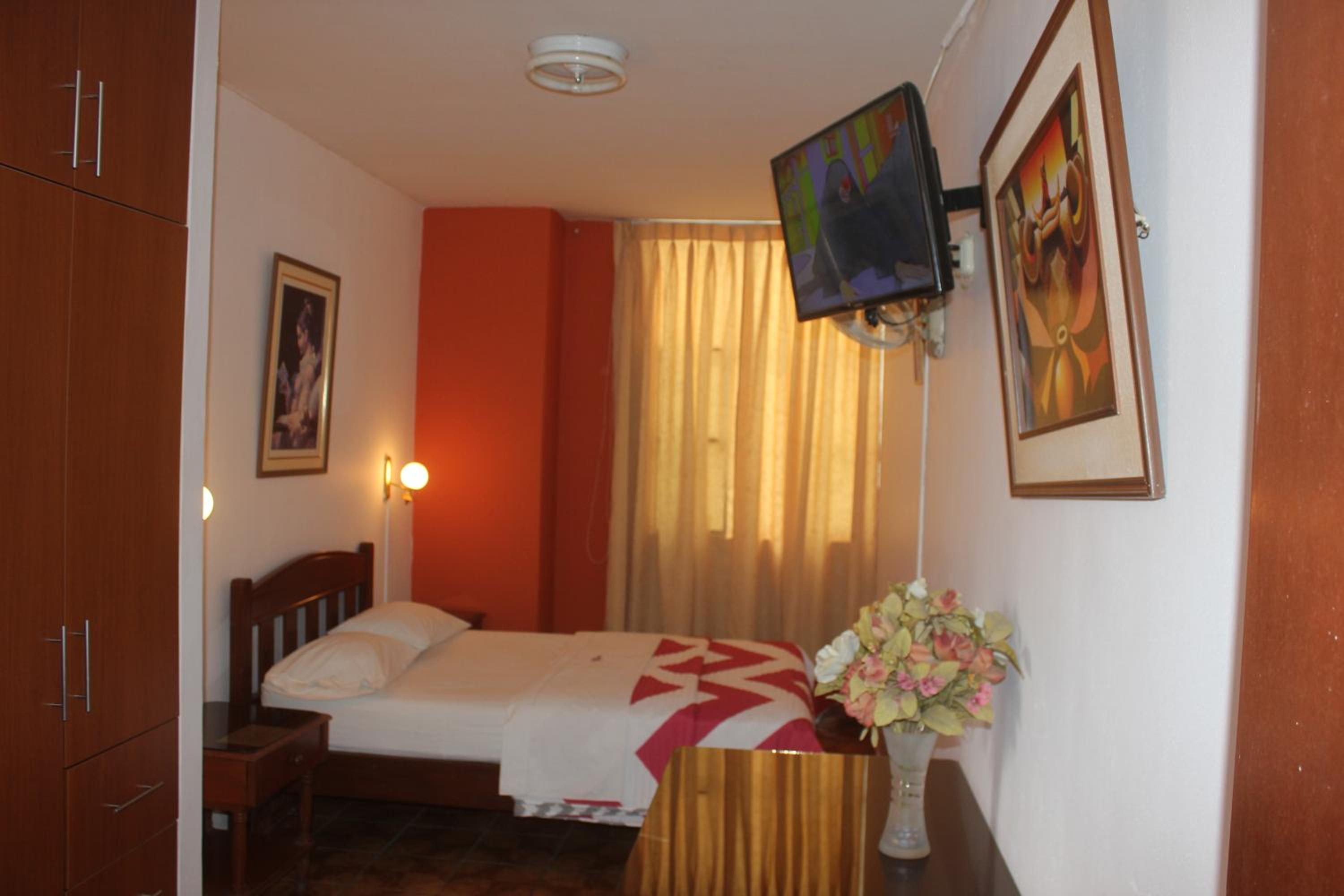 Single Room with Private Bathroom photo 1