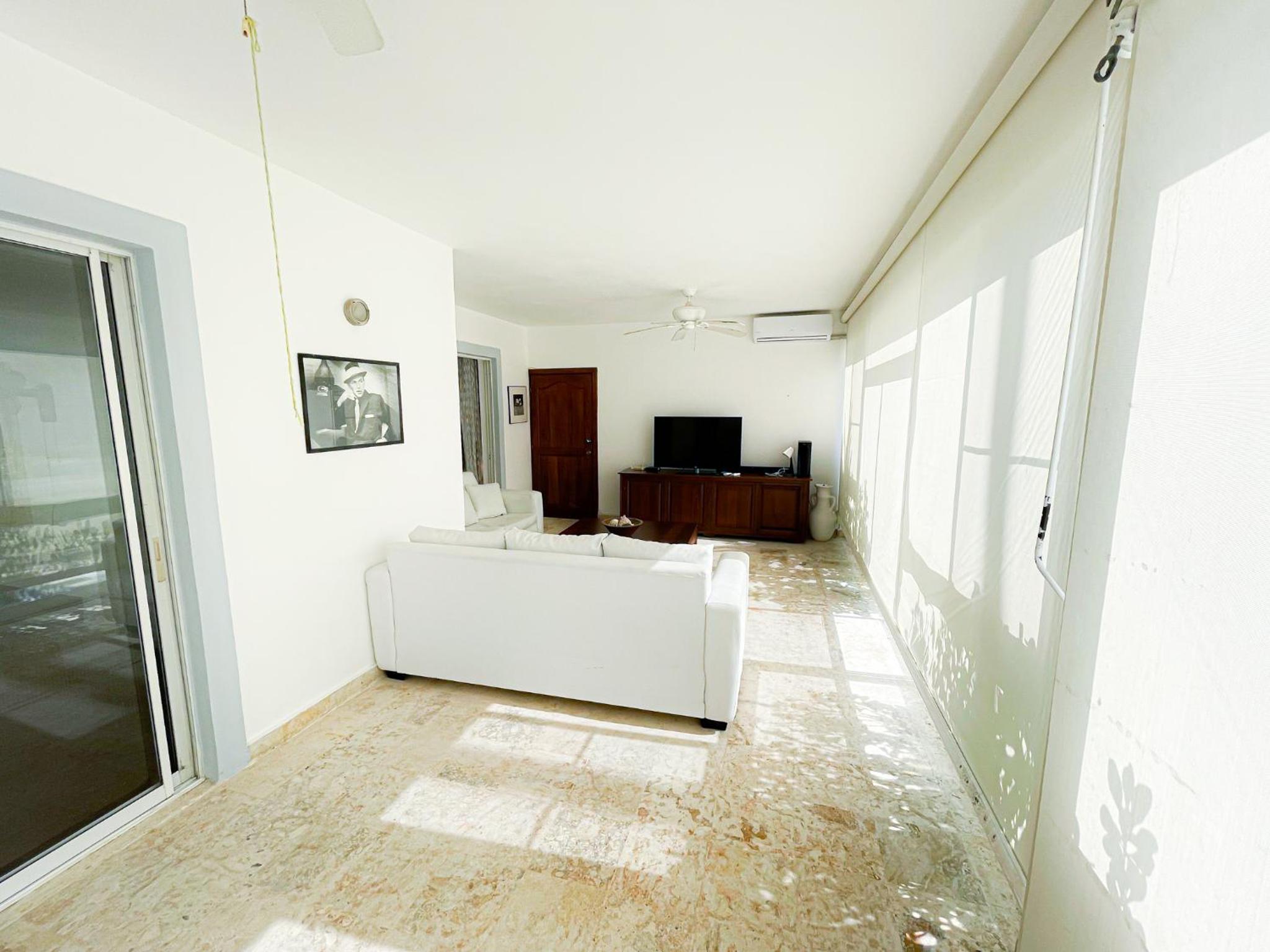 Apartment With Pool View 