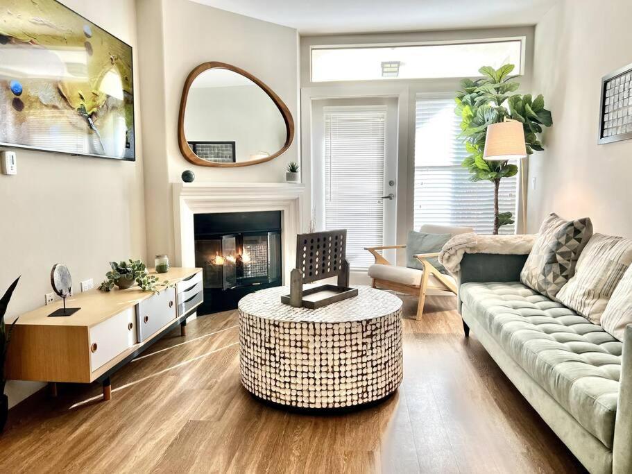 Deluxe Two-Bedroom Apartment with Garden View