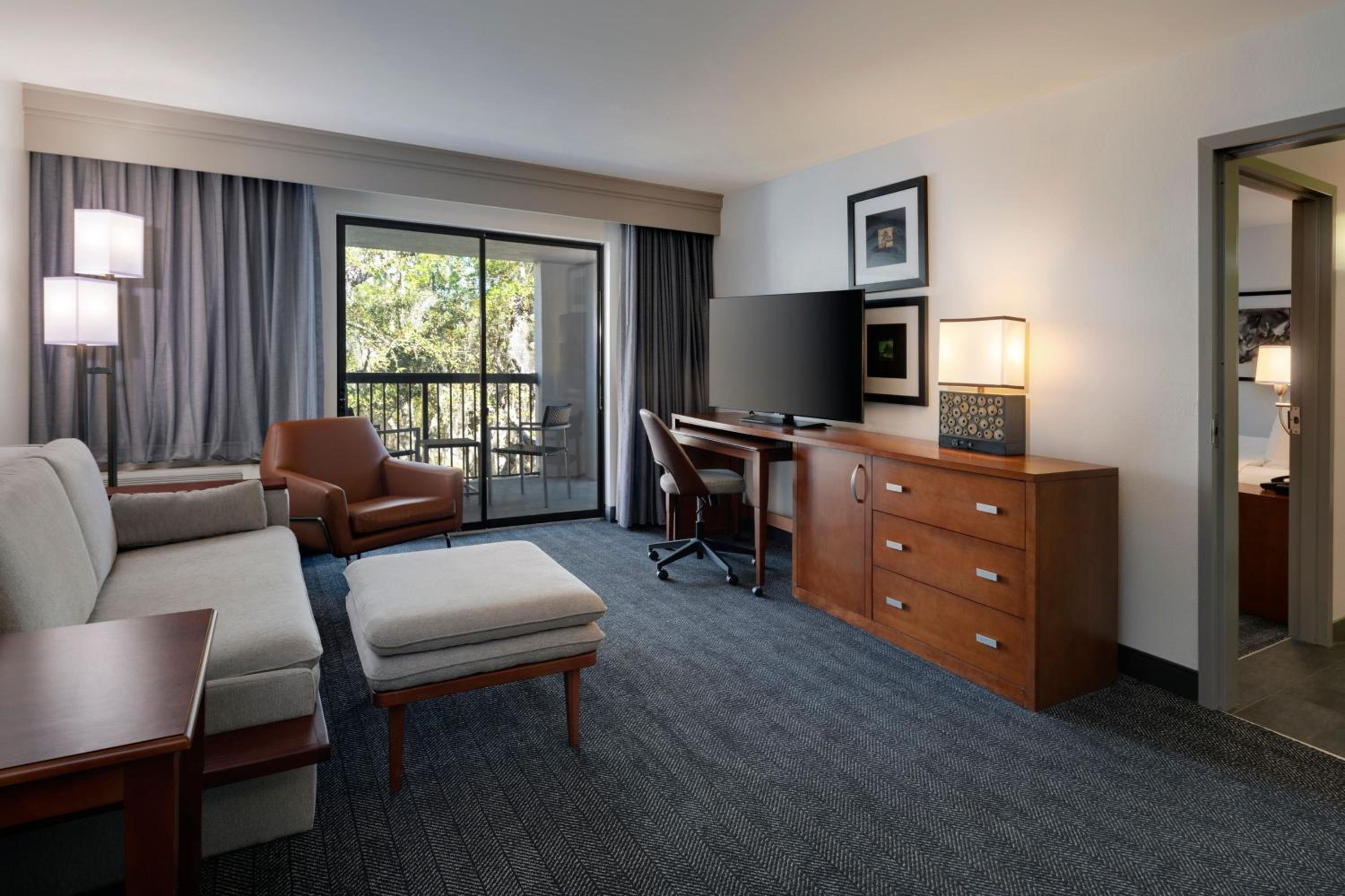 One-Bedroom King Suite with Sofa Bed and Balcony - Photo 1