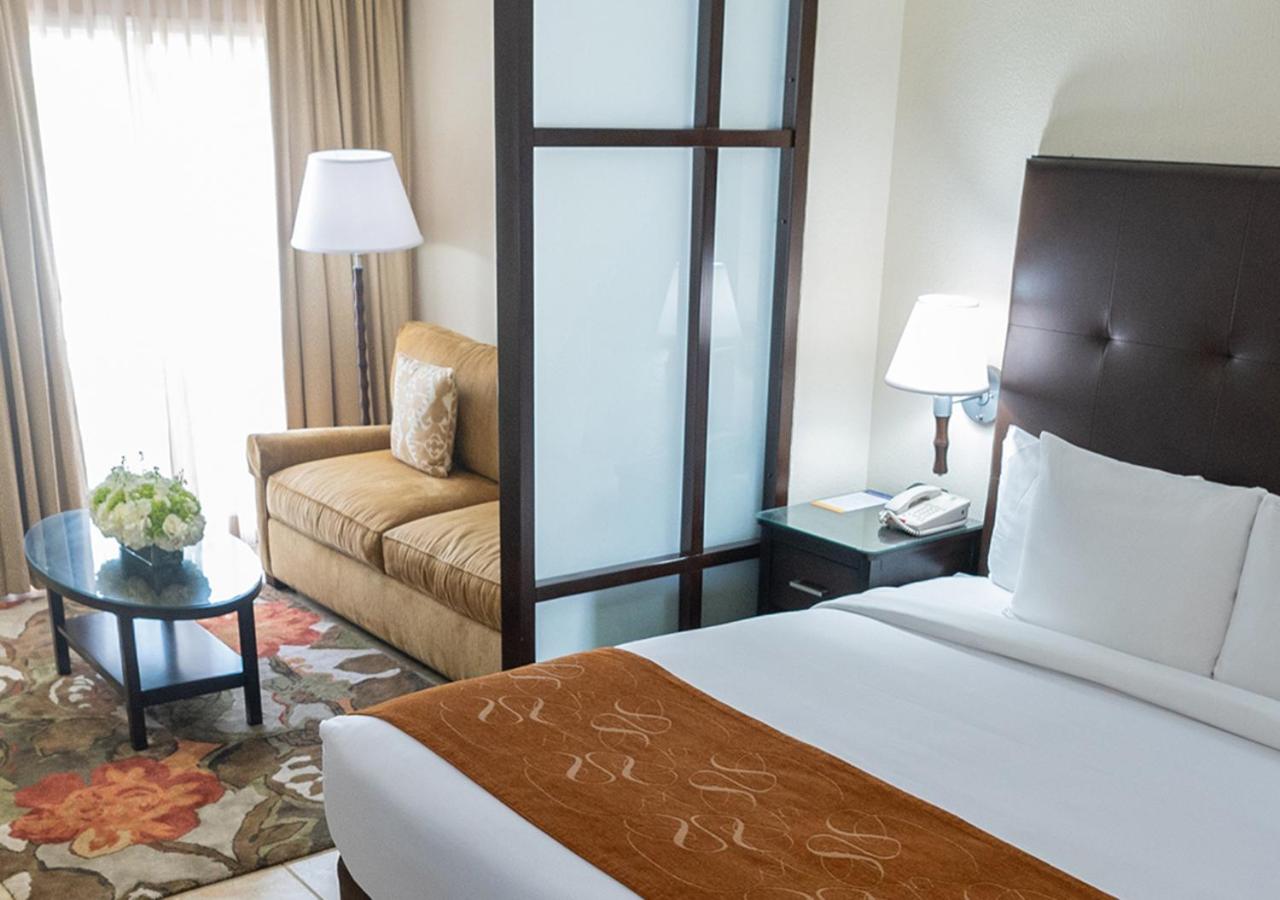Standard Room with King Bed - Non-Smoking - Photo 3