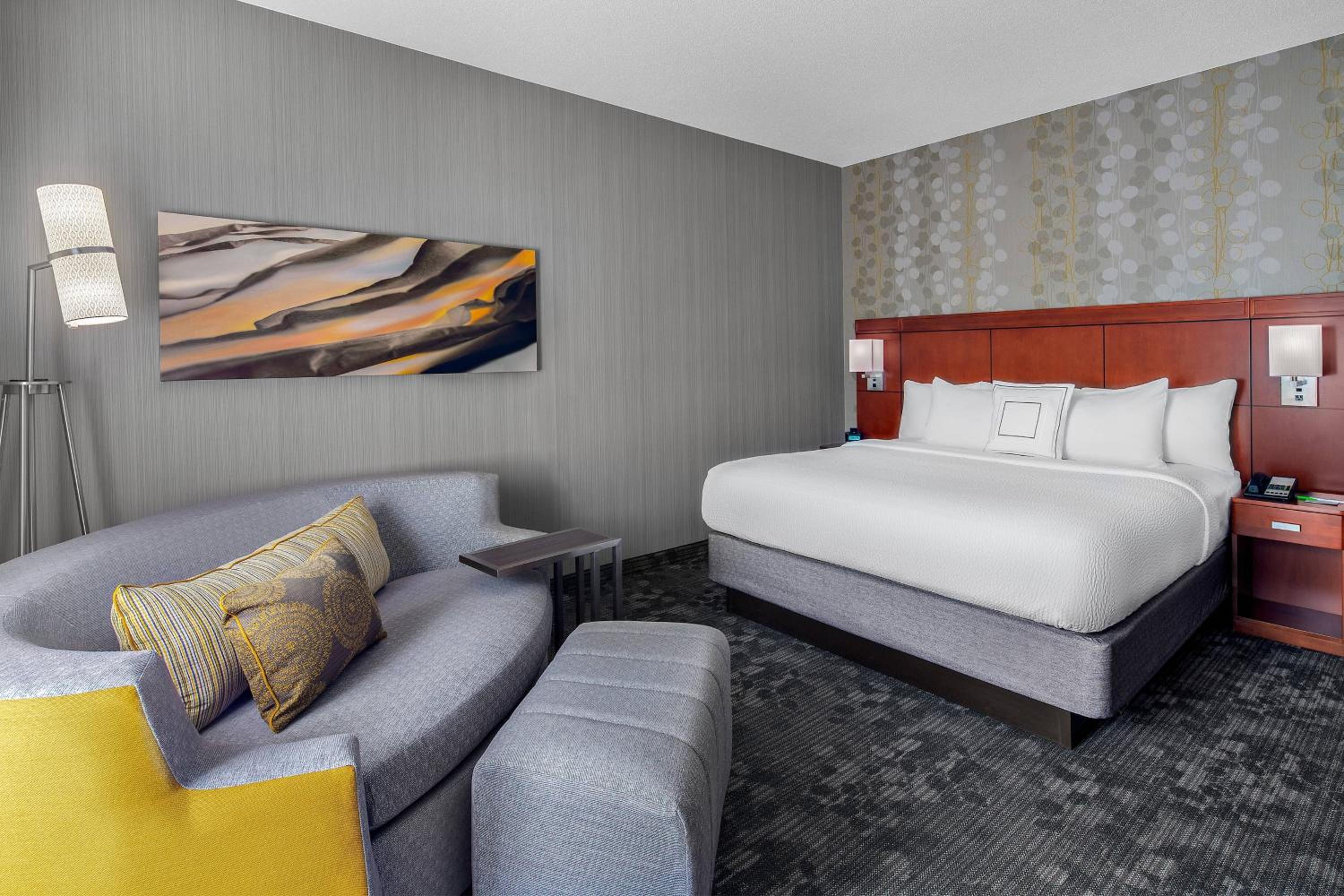 King Room with Sofa Bed - Photo 1